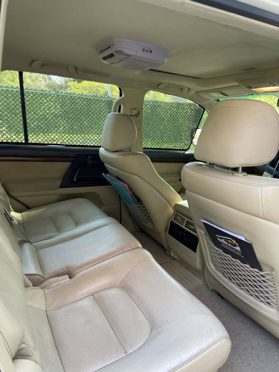 السلام عليكم لاندكروز للبيع 2017 بريم رقم اربيل السياره كلش نضيفه ماشيه 83 الف مكفوله من الصبغ بيه كم مكان بارد للاستفسار ***********
