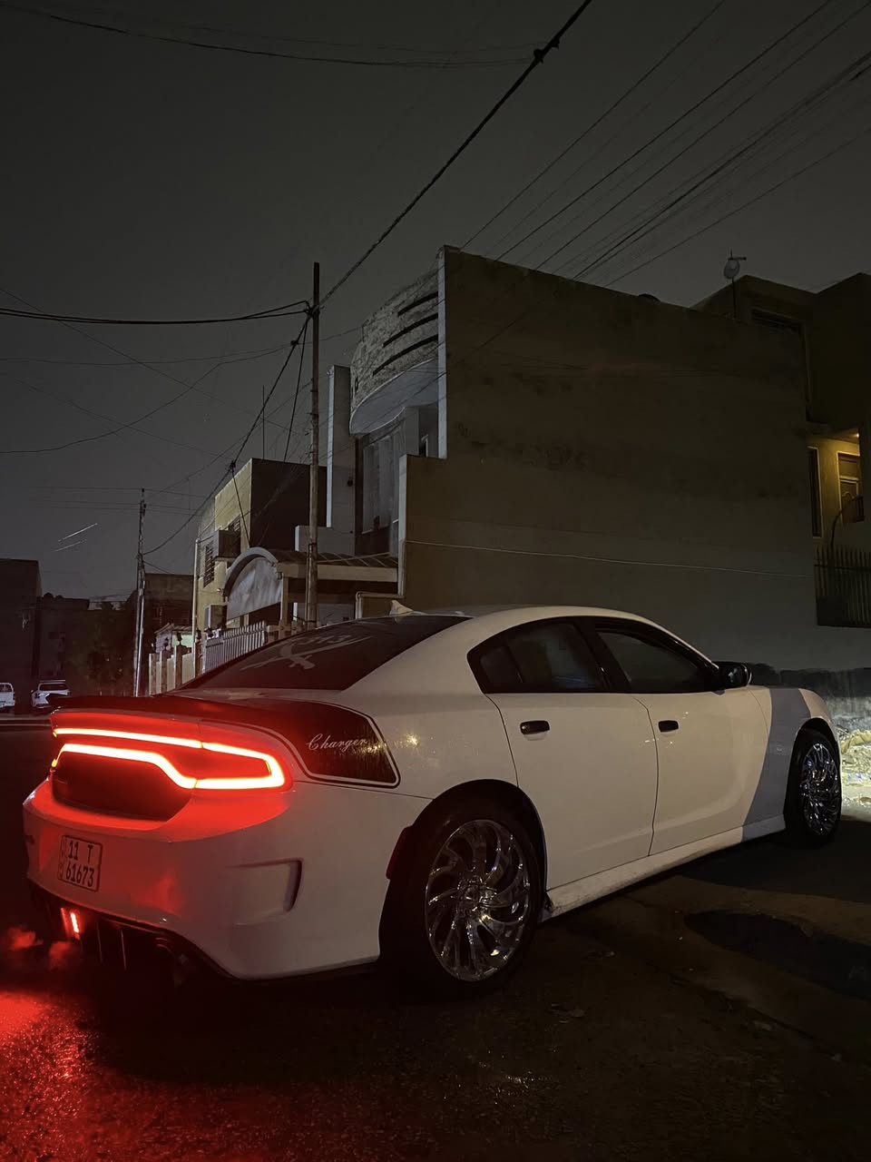 جارجر بسعر مناسب او مراوس
2016 اصل بسمي 
رقم بغداد الدولي سعرها 149 ورقه
حادثها باب السايق والجاملغ الخلفي فقط 
محرك 5700 وبيها منضومة مال غاز يعني انسه الصرفيه مكينه وكير بل كارتون
كير الف بوليسي طيران 
سياره فورويل وملغي يعني تو ويل
كاردن همات توني شاده 
سياره بيها ويلكب 20 اصلي
مكاني بغداد الدوره رقمي ***********
