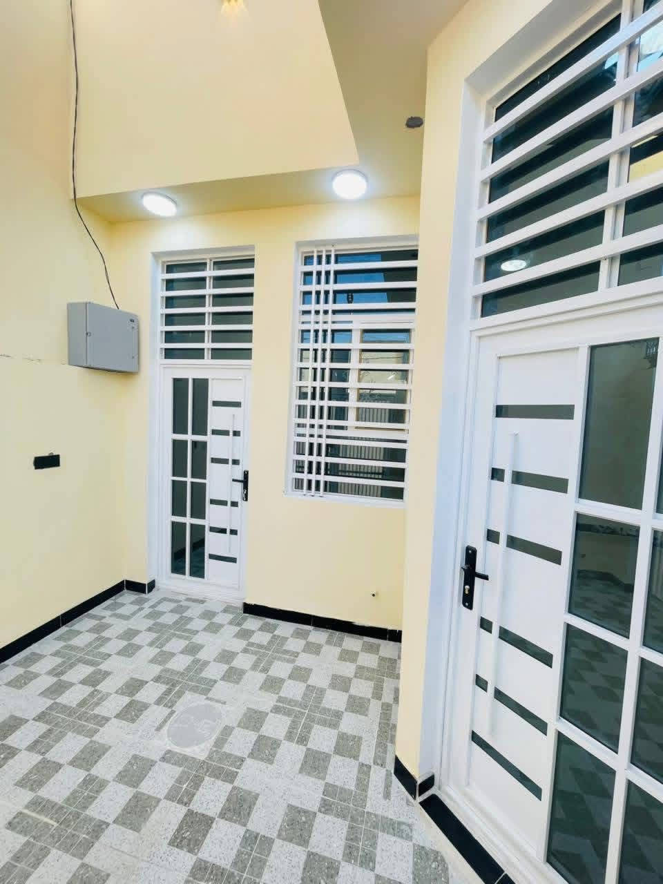 سلام عليكم 100متر للبيع
يتكون من غرفه نوم 

صاله ومطبخ واستقبال 

وصحيات داخل وخارج 

بناء درجه أولى 

مكانه حي ميسان شارع ٦٠ شارع الزوار 

الاستفسار 

***********

***********واتساب
