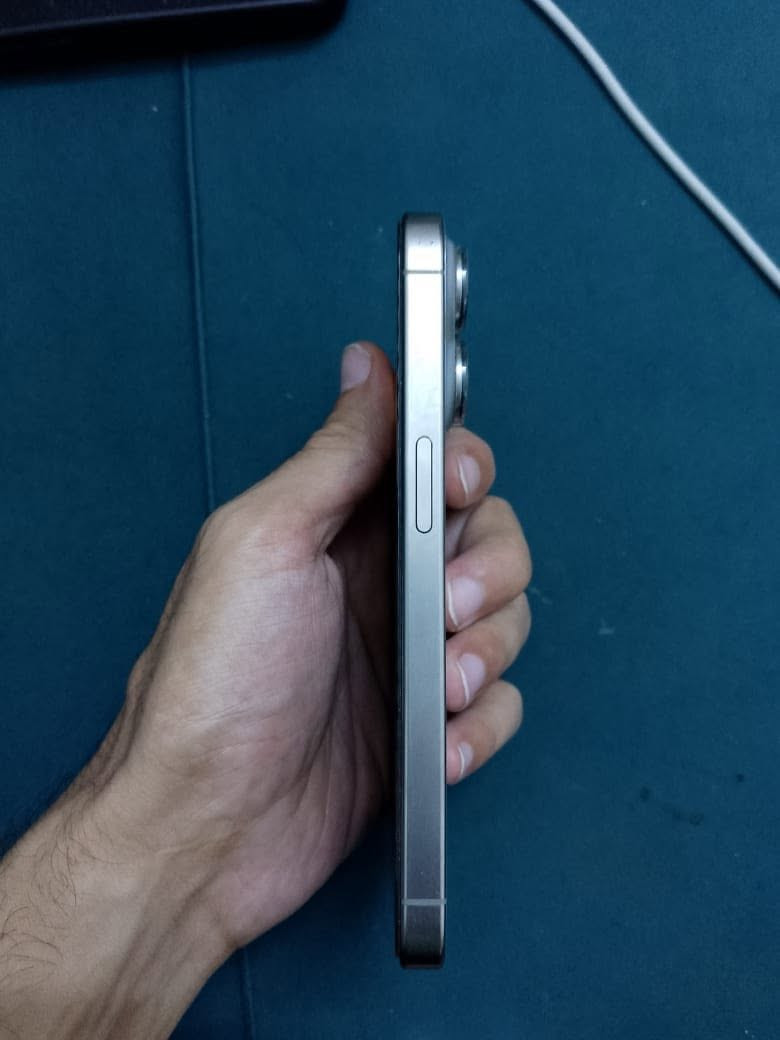 سلام عليكم
للبيع: iPhone 15 Pro (مستخدم بحالة ممتازة)📱
🔹 الذاكرة: [ / 256 جيجابايت]
🔹 اللون: [ تيتانيوم طبيعي ]
🔹 نسبة البطارية: [86]% 🔋
🔹 حالة الجهاز: [ لم يفتح ولم يدخل صيانة سابقاً ,فقط بي طكع بلشاشه مثل ما موجود بلصور ولكامرات الخلفيه هاي مو كسر هاي لزكات]
🔹 الملحقات: [ الكارتون الأصلي مع السلك ]
🔹 الضمان: [ يومين]
📍 الموقع: [بغداد المشتل]
💰 السعر: [٦٠٠]
📩 للتواصل والاستفسار: واتساب ***********
