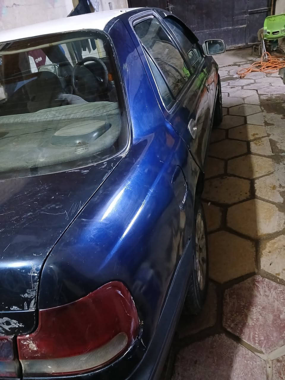 السلام عليكم سياره للبيع موديل 1994سياره جاهزه كير اوتوماتيك كهربائيات جاهزه تخم تاير سياره بسمي مامطلوبه  غرامات لانقص لا تبخير وسياره خير من الله سعره 40ورقه ***********
