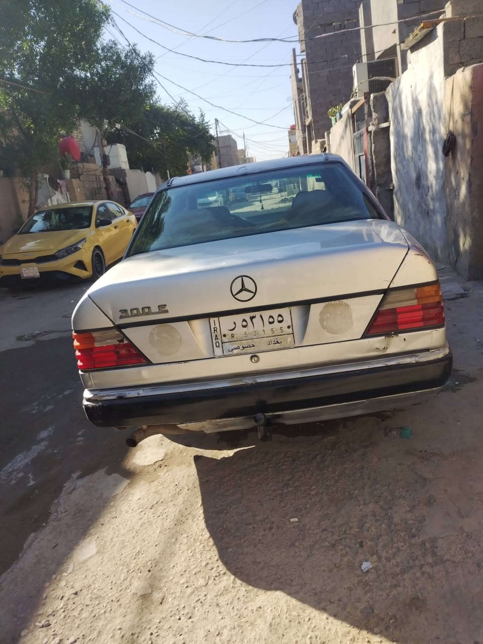 السلام عليكم من رخصت مدير الكروب مارسدس دب كير ومحرك بطه 3000مكفوله تخم تاير كشره كشنات كهرباء 
خير من الله مابيه ضربه رقم بغداد بسمي انكليزي السياره احله من الصور 40 وبيه مجال الشراي ينتصل واني خادم *********** مكان السياره بغداد
