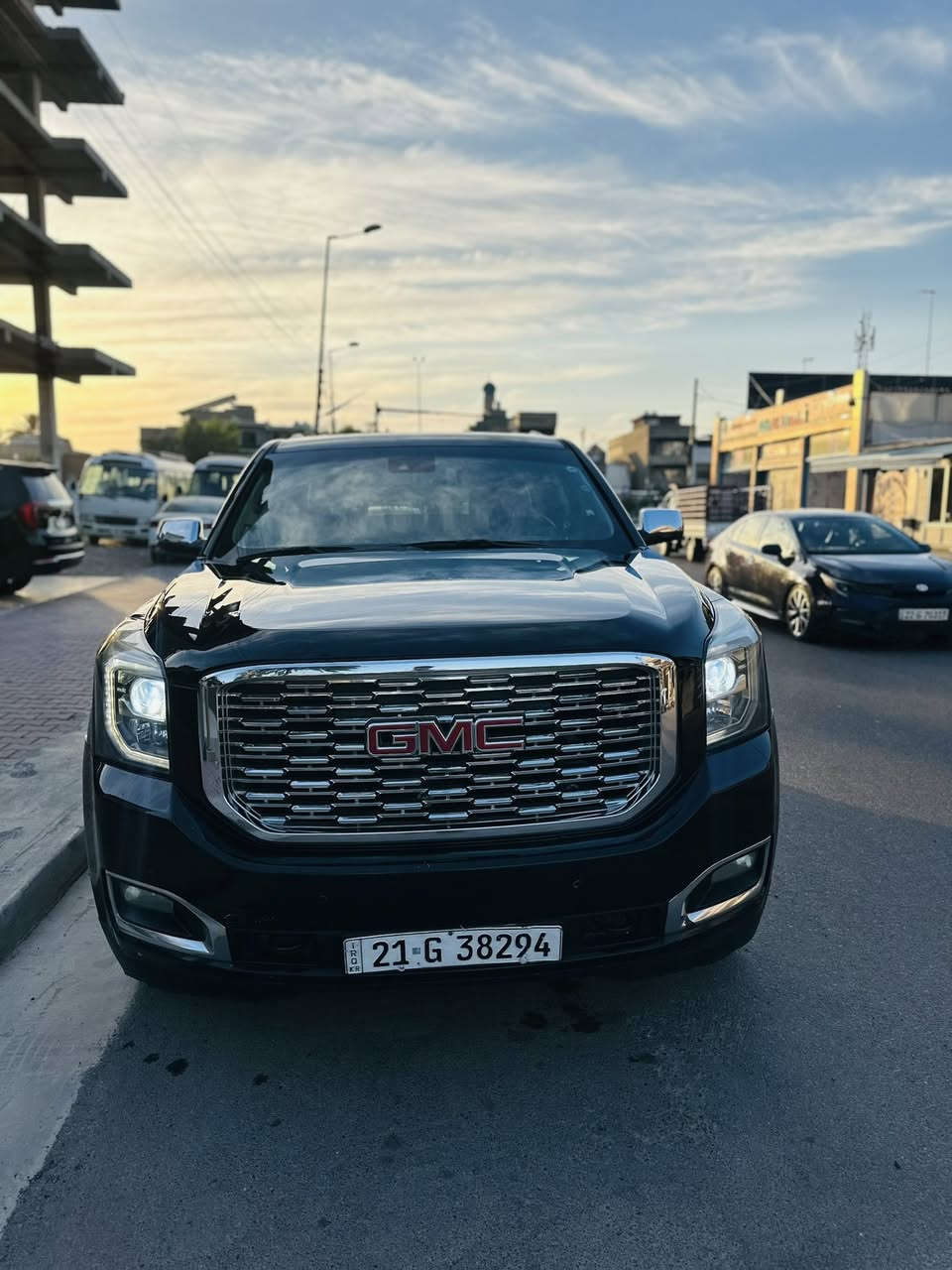- يوكن ( SLT ) فول أعلى مواصفات المحرك المرغوب 5300
موديل :   2016
الون:       اسود🖤 
العداد: 160 حقيقي
الفئة : SLT

/حجم المحرك    ٨  سلندر  5300
/ فتحه
/ بصمه تشغيل + بصمة ابواب
/ رادار امامي مانع اصطدام 
/ رادار خلفي
/ رادارت جانبيه ( نقطه عمياء)
/ كشن السائق هزاز  للتنبيه ( مربوط مع الرادار)
/ كامراة دواره مع الاستيرن اصليه
/ كشنات جلد 
/ كشنات اماميه كهرباء
/كشنات خلفيه كهرباء
/ كشن السائق خزن ميوري 
/كشنات خلفيه متصله
/ كشنات تدفئه + تبريد 
/ باب خلفي كهرباء
/ استيرن كهرباء
/مرايات جانبيه كهربائيه ( شفط) + تعتيم 
/ فول تحكم استيرن جهتين + ستيرن تدفئة + ستيرن كهرباء
/حساسات امامي  خلفي
/ فور ويل 
/ لايت زنون
/ لايت وبك لايت ليد (LED)
/شاشه اماميه كبيره 
/شاشه عرض خلفيه
/ كشنات 7 راكب كهربائي 
/ تشغيل عن بعد 
/ تبريد مركزي ثلاث قطع
/ تحكم للتبريد الخلفي منفصل
/ منفذ كهرباء للعربه الخلفيه
/ سستم صوت اعلى فئه (BOSE)
/ نظام مكابح للعربه الخلفيه
/ نظام صعود مرتفعات
/ نظام سحب مقطورة 
/ نظام تحديد مسار ( نظام خطوط الشارع)
/ نظام معرفة ضغط الاطارات
/ انظمة مكابح
/ نظام تزحلق 
/ نظام توازن للطرق الوعره 
/ بصمه عدد
/ اسبيرها منازل 
تخم تاير جديد سيارة جديدة وتخبل وبلعافية على الياخذها 
وبقية المواصفات المعروفه السياره رقم سليمانيه بسمي 
السعر: 340 
للاستفسار ***********

