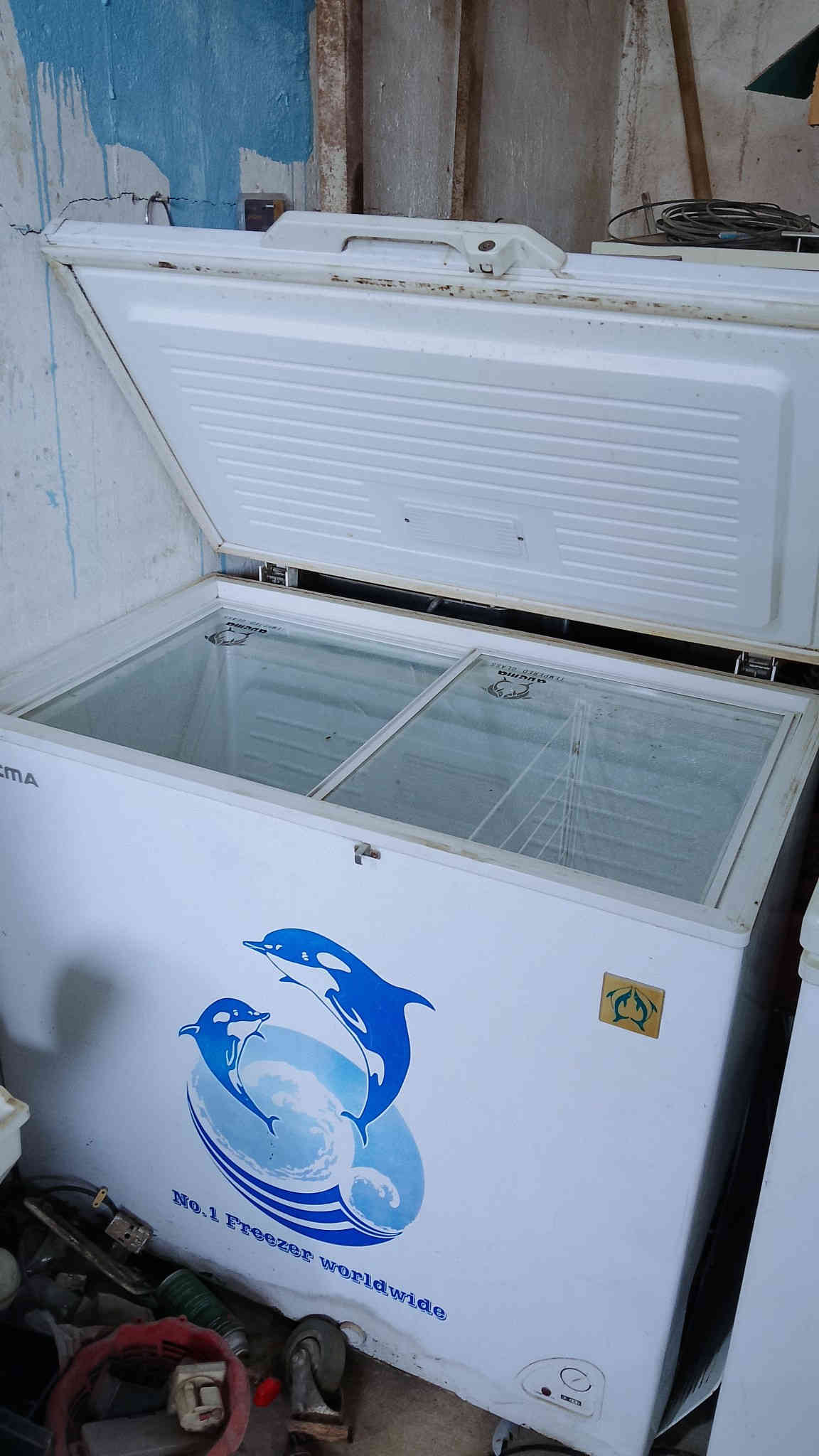 سلام عليكم عندي مجموعة ثلاجات أو مجمدات أو بردات البيع كلمن أو سعره كلهن شغالت شرط الفحص أو اصليت  مكاني البستان مجاور مطعم الحجي اسعره مناسب هذا رقمي ***********
