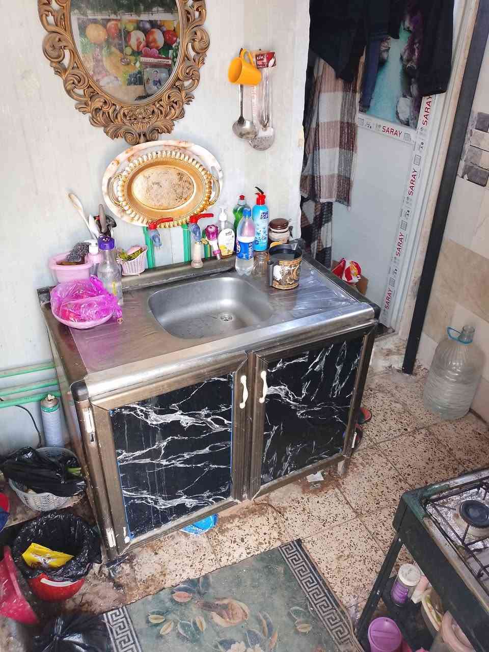 دار للبيع ربع قطعه 46 متر مربع  واقع حال علوه زويني يم شقق طالبيه قريب على شارع اول فرع متكون من مطبخ خدمات واستقبال كامل خدمات 12 وبي مجال الاستفسار رقم *********** بي واتساب
