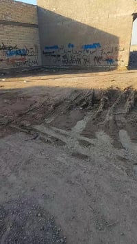 خلف البنزين • أرض • ١٢٠م