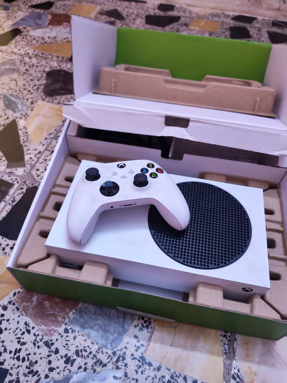 السلام عليكم
Xbox series s للبيع
إصدار 2024
ذاكرة 512 
الجهاز جديد ومكفول من التصليح مستخدمه اقل الشهرين
ملحقاته الاصلية كامله وياه+ جوستك كيم سر إصلية +سماعه هايبر إكس 2
السعر ب390 وبي مجال
***********
