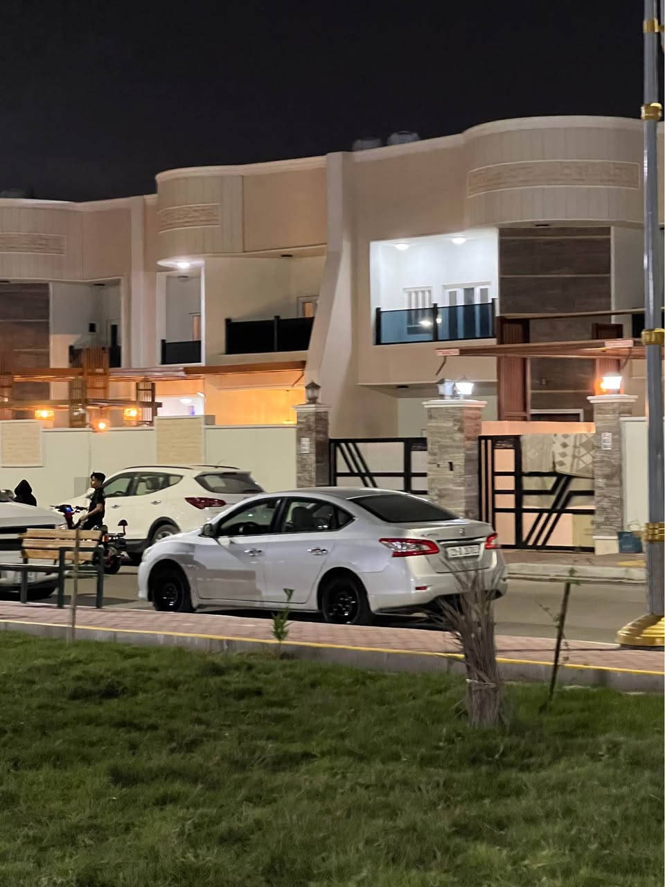 السلام عليكم سنترا موديل ٢٠١٥ السياره حادثها ٣ قطع جاملغ خلفي صفحه الراكب والباب الخلفي صفحه الراكب وجاملغ امامي يعني ب اعتبار صفحه كامله السياره مكينتها كفاله تبريد حداديه كشرها نظيف شوف العين ما بيها زلوغ ورصعات السياره يعني تأخذها ما تصرف عليها ابد رقمها سليمانيه ب اسمي تحويل ثاني يوم سنويتها لل٣٠ السياره مكفوله شرعيات ومكينه وتبريد وحداديه وكهربائياتها كلها شغاله سعرها ب ٩٠ وبيها مجال للاستفسار *********** البصرة, العراق
