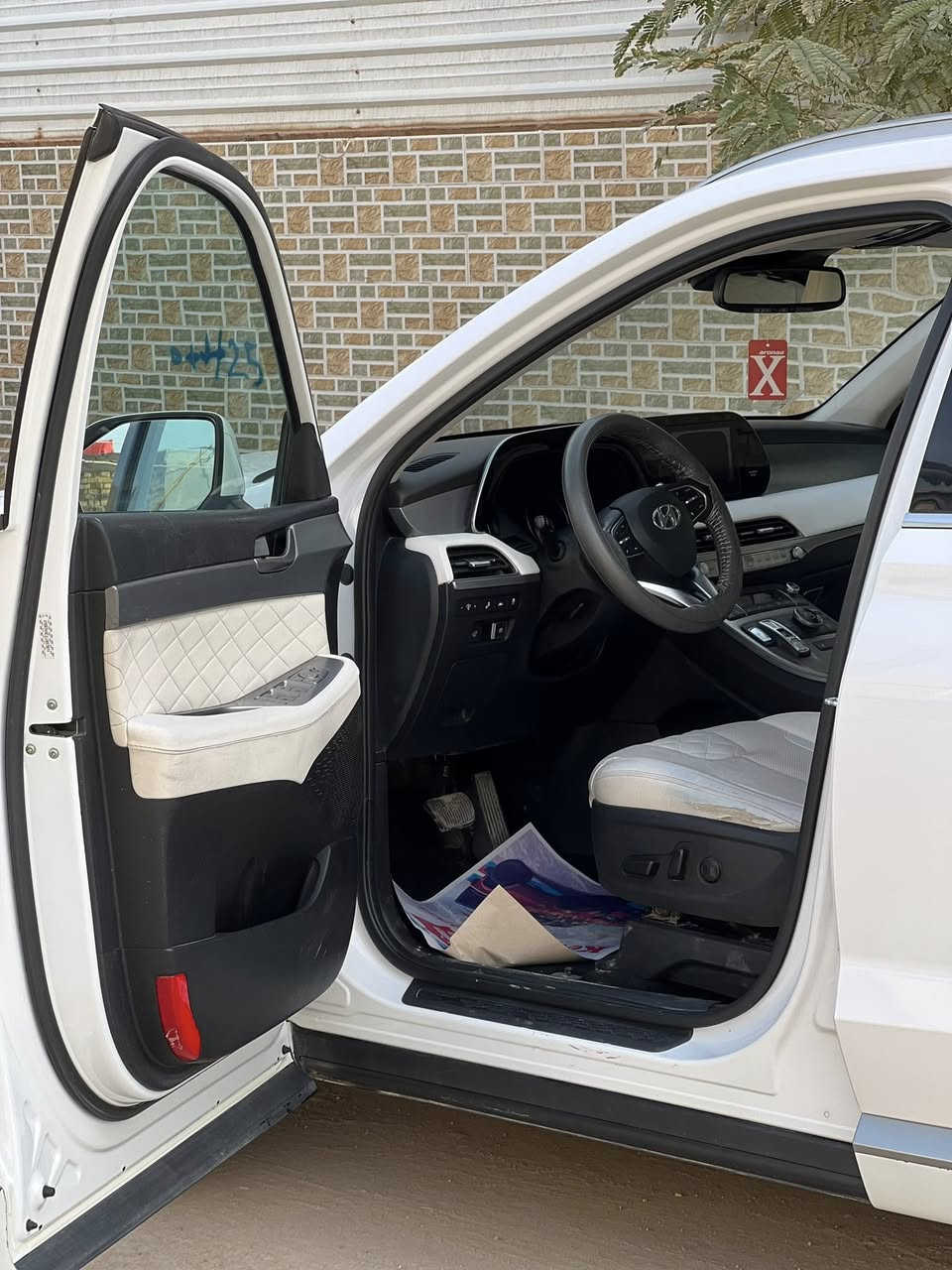 السلام عليكم
للبيع بليسايد موديل 2020 

فول مواصفات 

السونار كدامك 

رادار امامي خلفي 

توقف ذاتي 

قياده ذاتيه

رادار جانبي 

بصمه 

فتحه سقف

كامره خلفيه 

داخل vib منفصل

صندوق كهربائي 

رقم هاتف ***********

 مكان السياره حله شارع 60
