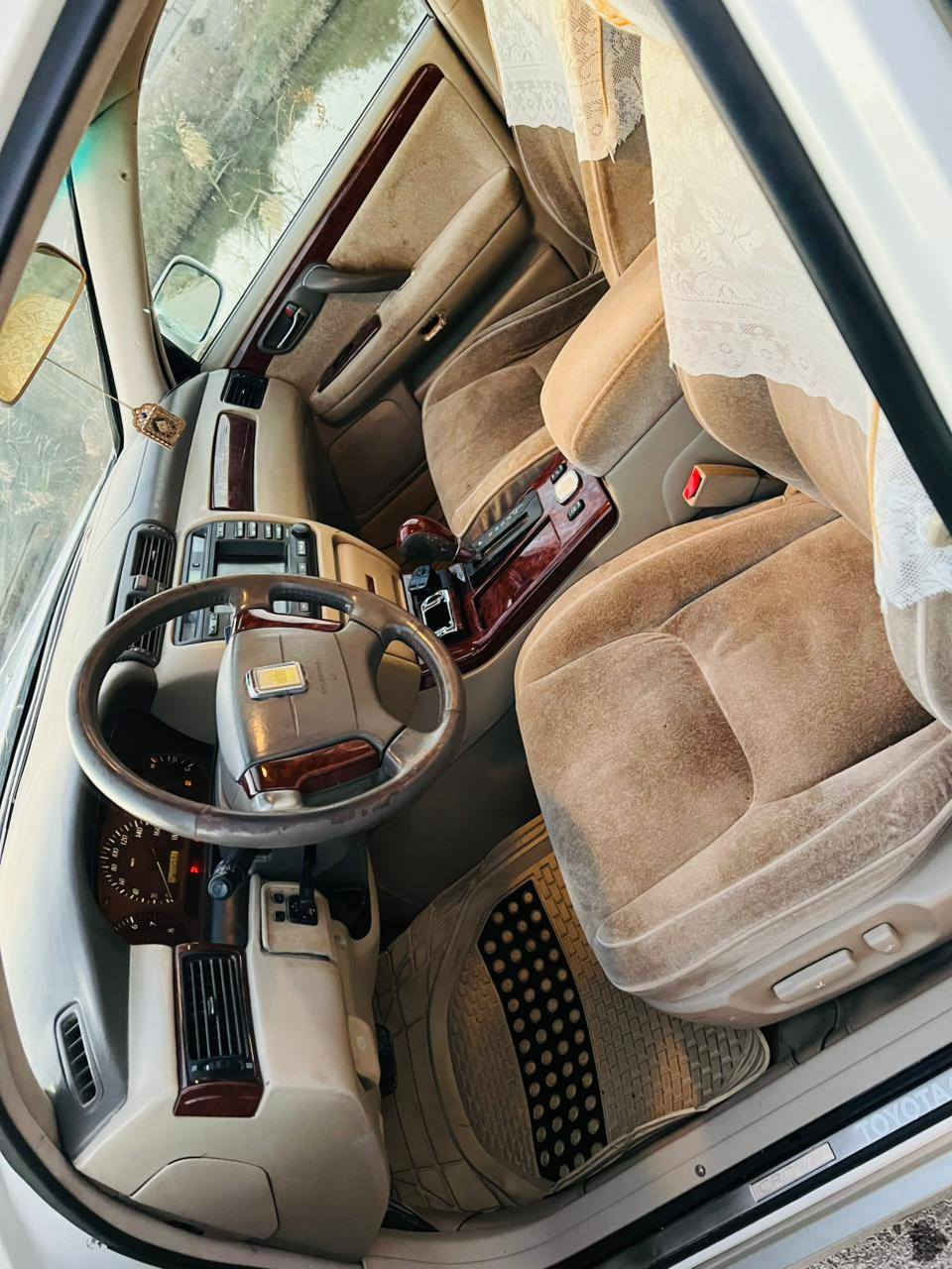 سلام عليكم ملكه للبيع 
مديل 2001 اصل
 تسجيل جديد 
دكمتين برده خلفيه
اربع كشنات كهربائيه
السياره كصه قماره فقط
كفاله من الكصه الثانيه 
والنقل الجثه ولعيب الشرعي 
 سنويه 28 تحويل ثاني يوم
مكينه وكير كفاله 
حداده جديده تخم تاير جديد
كهربايات كله شغاله تبريد 🥶
مكاني بصره قضاء المدينه
السعر 108 وبيه مجال
الرقم ***********
