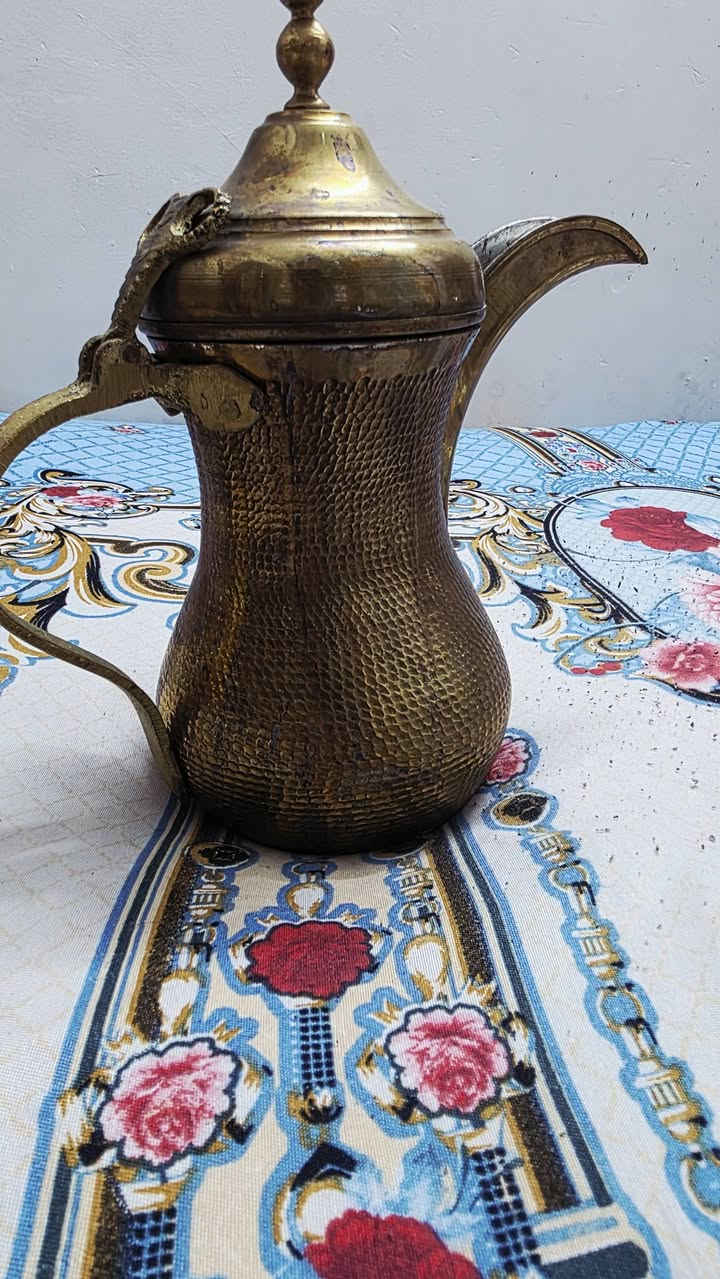 السلام عليكم
دله بغدادي حجم ٣٠ سم 
صناعه سوري كيج ٢ ملم الثكيل 
دله عمل باله غير مستخدم 
سعر ٣٥ الف وبيهه مجال بسيط 
عنوان بغداد الشعب


**إذا كنت صاحب هذا الإعلان وتريد حذفه لأي سبب، رجاءا أرسل رسالة إلى الدعم الفني**