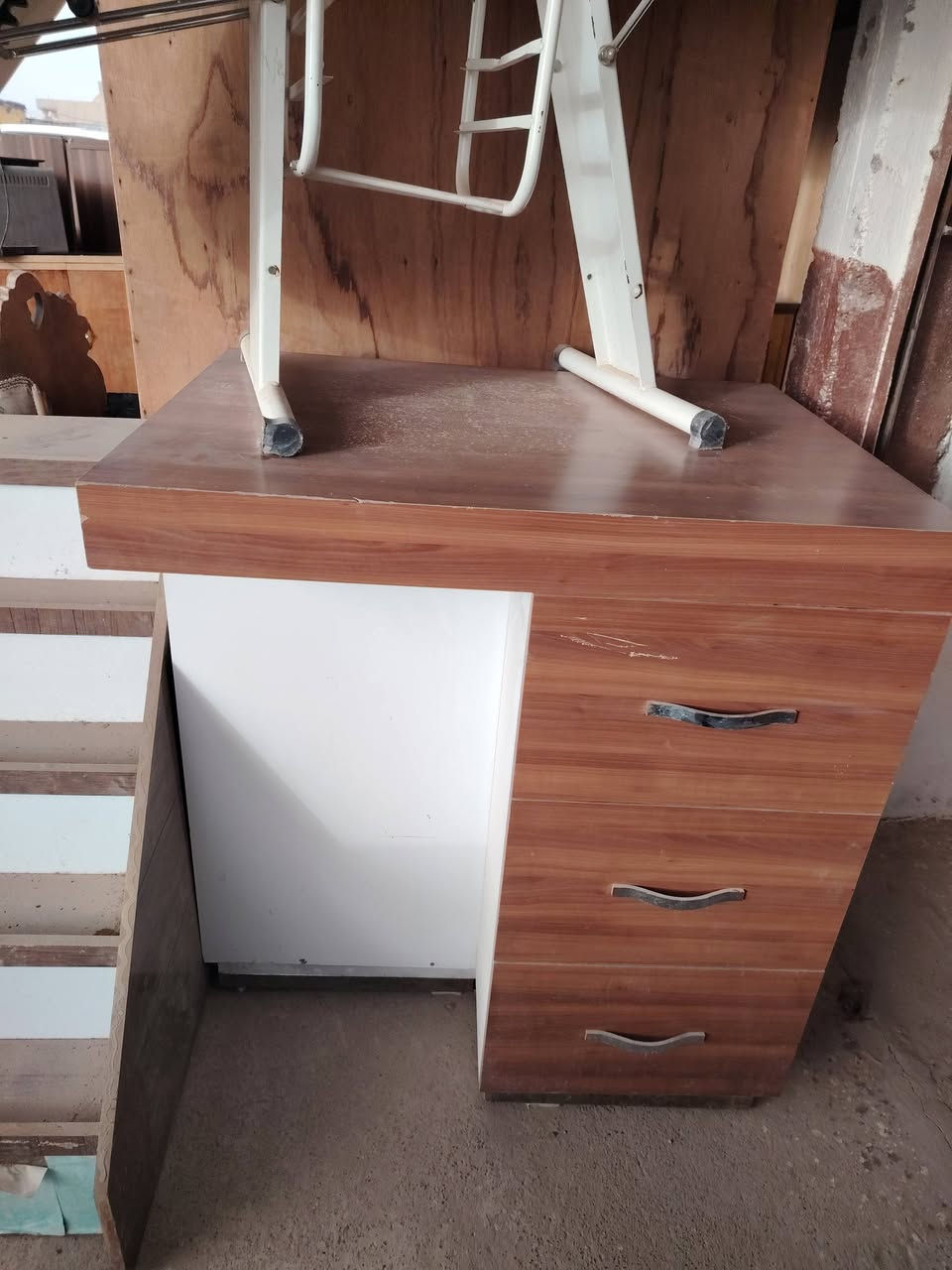 محلات الأصدقاء للبيع وشراء الأثاث المستخدم القيارة قرية الجواعنة مقابل منفذ الجوهرة ولحوم الخفاجي مجاور جسر الجينكو
*********** وتس
