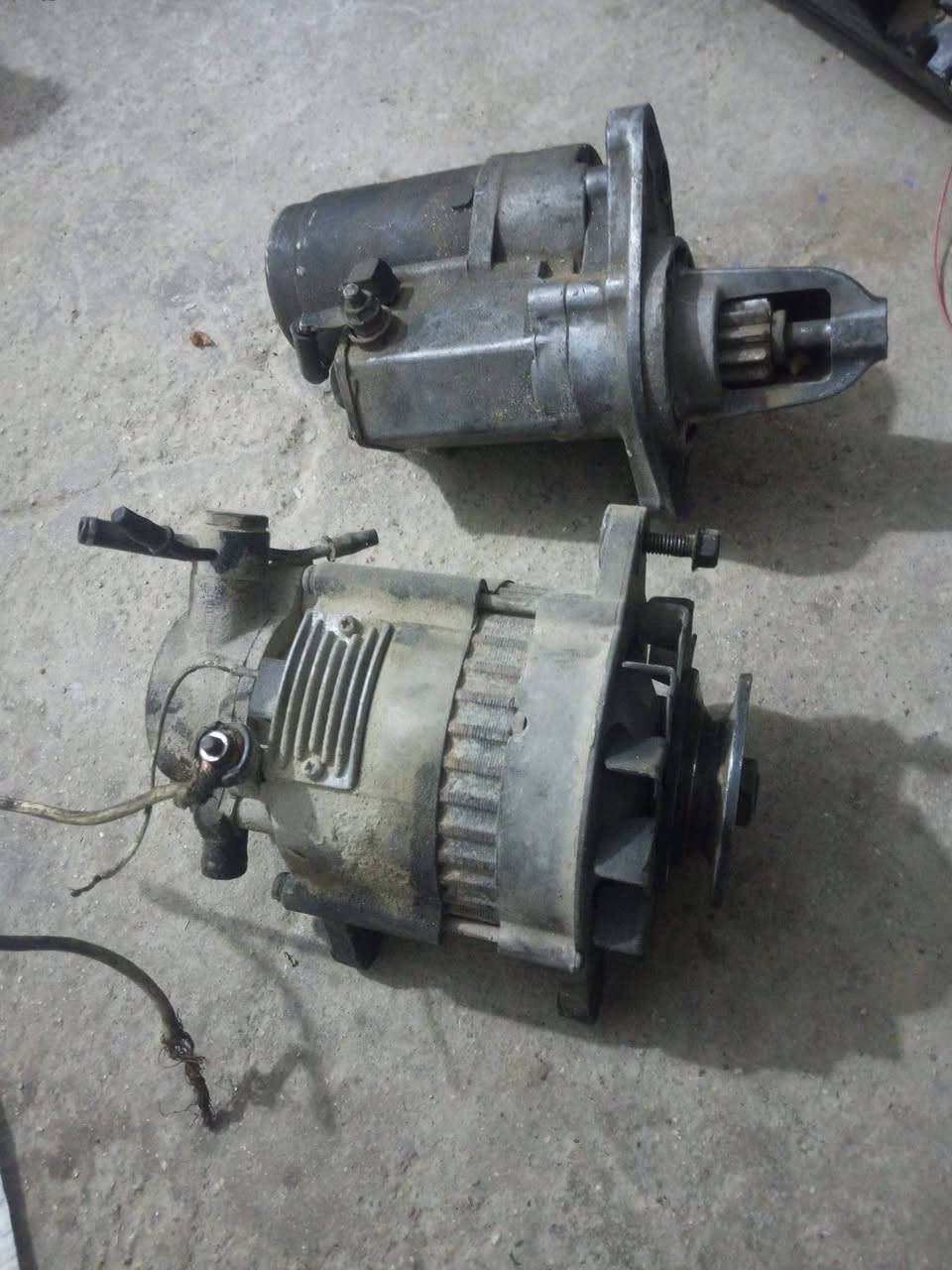 السلام عليكم سلف ودينمه مشروطات عل تشغيل والفحص  السعر 225 الف و بيها مجال بصيط ***********
