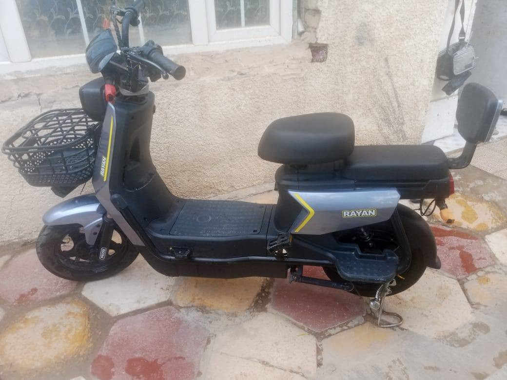 دراجة شحن للبيع بطاريات جدد بس بيه فصله تفصل وترجع اي استفسار الاتصال على الرقم ***********
