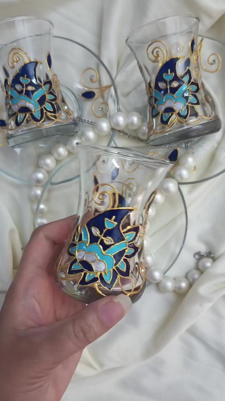 متجر حور للرسم على الزجاج والخشب 🖌️🎨 
صنعت خصيصاً لك وحدك وبكل حب 🥰 
التصميم والألوان حسب الطلب 🥰 
قابل للاستخدام اليومي 🥰 
توجد خدمة توصيل لجميع محافظات العراق 3فقط خلال شهر رمضان المبارك 🥰


**إذا كنت صاحب هذا الإعلان وتريد حذفه لأي سبب، رجاءا أرسل رسالة إلى الدعم الفني**