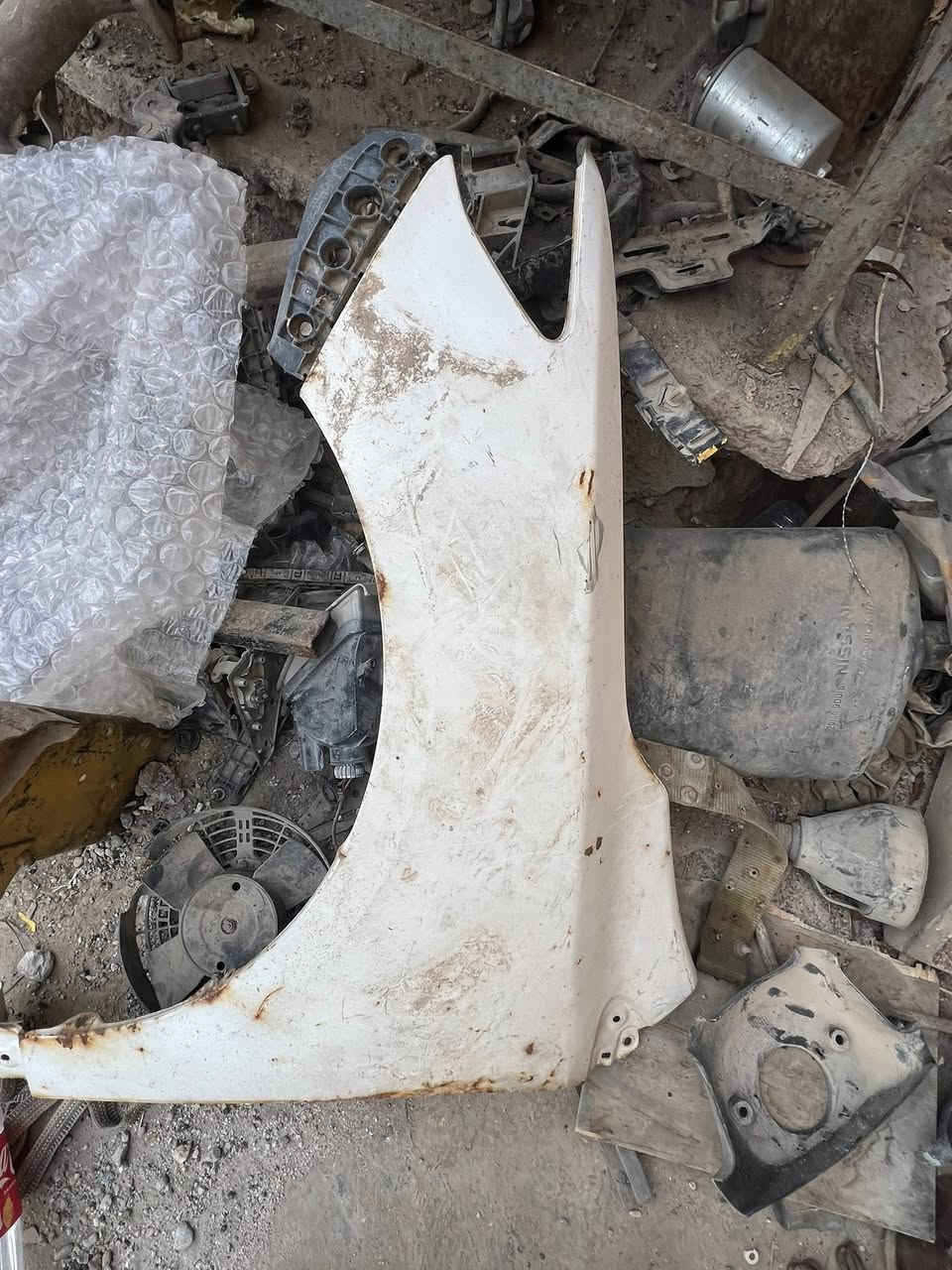 عندي هاي الغراض مال كورلا كلهن بلاديات صندوك كورلا١٩ وصندوك 2009 جاملغ امامي بنيد بي طخه خفيفه ومصلح بس بلادي *********** قيم واخذ
