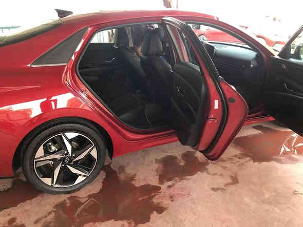 النترا لمتد 🔱 موديل 2023 لون احمر  للبيع ماشية ٣١
اعلى مواصفات بالنتراالسيارة مرقم بغداد 
السعر 185 أو بيها مجال قليل
للاستفسار         *********** 

واتساب / عادي

 مواصفات لمتد limited
١-بصمة تشغيل ابواب وصندوك. (بصمة ابواب لمس) 
٢-فتحة سقف ( سلايد روف ) 
٣-محرك 2000 دوش
٤-كاميره  خلفية دوارة
٥-رادارات 360 درجة ( امامي جانبي خلفي ) مع مانع التصادم الامامي والجانبي والخلفي
٦-التحذير عند فتح الباب 
٧-تحكمات ستيرن 4 جهات 
٨-دشبول شاشة 4 وضعيات للعدادات
٩- 3 وضعيات قيادة ( عادي سبورت ذكي ) 
١٠- مثبت سرعة ذكي ( التحذير عند مغادرة المسار )
‏١١-Auto Hold حساس الازدحام
١٢-الهاند بريك بصمة
١٣-شاشة بلازمة حجم كبير لمس تدعم نظام الابل كار بلي والاندرويد اوتو بدون كيبل يربط التلفون واير ليس و GPS  
١٤-شحن واير ليس 
١٥-ويل كب ١٧ مميز 
١٦-نظام الصوت Bose عدد السماعات 8 
١٧-تشغيل عن بعُد 
١٨-اشاير بال مري
١٩-اضواء ترحيب عند الاقتراب 
٢٠-لايت لد 3عدسات وسكنات لد 
٢١-كشنات جلد لون اسود 
٢٢-نقطة عمياء
٢٣-تدفئة بالكشنات
٢٤- لد متغير الالوان 12 لون على طول الدشبول
٢٥- كير اوتماتيك و S عادي
٢٦-تحديد مسار وقيادة ذاتية  ورادار امامي 
٢٧- مانع انزلاق

حادثهة دعاميه اماميه وخلفيه وراجعات نفسهن
