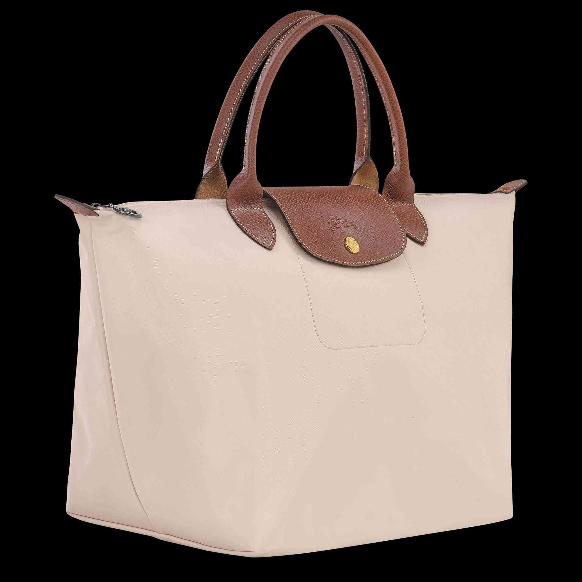 حقيبة 👜 نسائية فخمة وأنيقة من ماركة Longchamp الأصلية الفرنسية 🇫🇷 ✨

تصميم فرنسي راقٍ  يجمع بين القماش المتين والجلد الروسي الطبيعي الفاخر، خفيفة وعملية ومثالية للاستخدام اليومي أو السفرات .

✴️ متوفر ابيض وأسود 

◽️ جودة عالية
◽️ تصميم كلاسيكي راقٍ
◽️ مريحة وخفيفة بالحمل
◽️ممكن استخدامها كحقيبة صغيرة او كبيرة 

☑️القياس 
في حال الحجم الكامل 
الارتفاع 30cm
العرض 28cm

للاستفسار خاص 📩
توصيل متوفر 🚚

#لونشامب #Longchamp #جنطة_نسائية #جنط #موضة #ستايل #أناقة #جنط_فخم #جنط_ماركات #جنط_يد #اوتفيت #كلاسيك #ترند #بنات #تسوق #العراق


**إذا كنت صاحب هذا الإعلان وتريد حذفه لأي سبب، رجاءا أرسل رسالة إلى الدعم الفني**