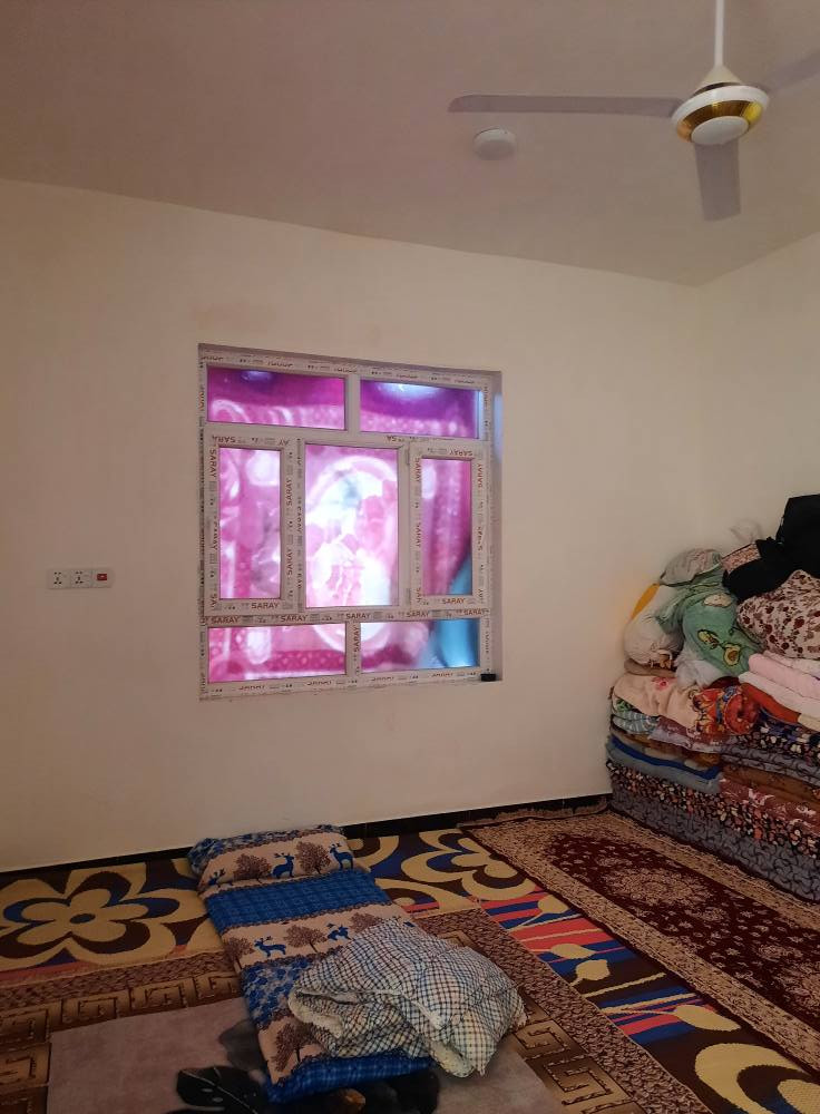 السلام عليكم بيت للبيع ١٣٠م القاطع قرب جامع الرسول بصف اسواق الصفوه بناء درجة أولى الواجهه ١٠م البيت مامطلوب اي سلفه ابيع نقدي فقط *********** غرفتين وصاله ومطبخ وصحيات واستقبال كامل من كلشي بيت جديد بناء كونكريت مسلح عالي عن الشارع (على المبادرة ما ابيع)
