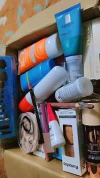 مكياج • أكثر من ٥٠ قطعة • عدسات خضرة