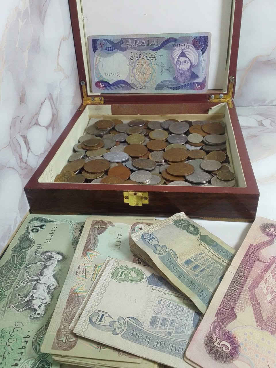 للبيع300عمله اجنبيه مختلفة الأحجام والأنواع مع50عملةورقيه طبعة الحصار مع15عمله ورقيه سويسري السعر75مع التوصيل


**إذا كنت صاحب هذا الإعلان وتريد حذفه لأي سبب، رجاءا أرسل رسالة إلى الدعم الفني**