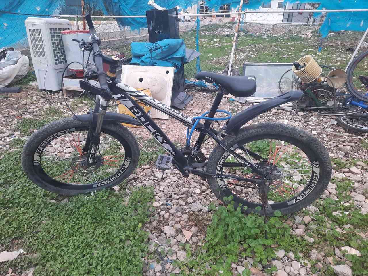 ئەم شتانە بۆفرۆشتن
غەسالەیی هیتاشی13کیلۆ لۆک لۆک بەس قەباغی شۆردنەکەی نەماوە ئەوەش کێشە دروست ناکا بۆ ئیش کردن سعری 80هەزار
گزی بالەی ئەوروپی دووسورعە بەشەرت سعری تەنیا 25هەزار
دەرەج کارەبایی 7پایە زۆرتازە سعری 25هەزار
پاسکیل ئەوروپی حەجم 24 سعری 45هەزار
کێبل فافۆن نزیک 15مەتر سعر 15هەزار
مێزەکە 15هەزار
سیمەکەش 10هەزار
شوێن سمود ،،،

ژ.م ***********
