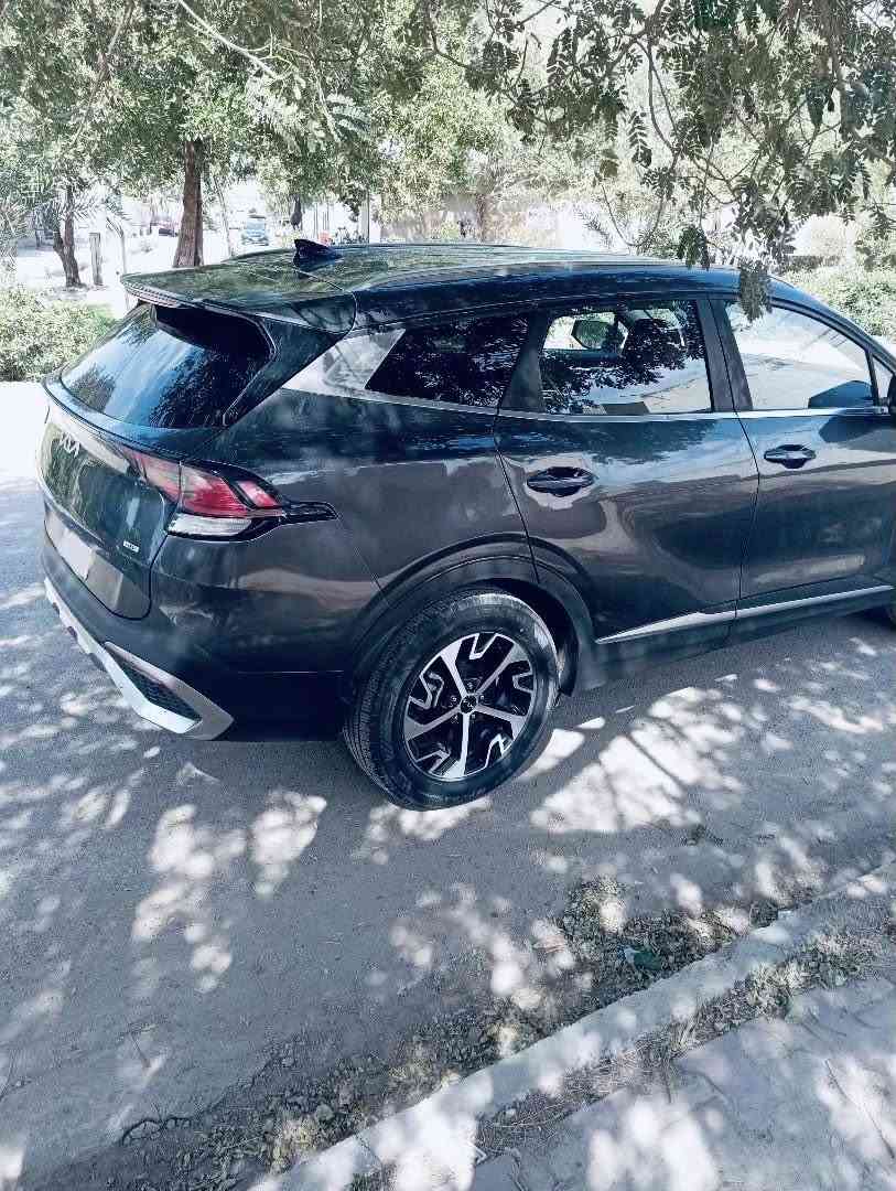 🔴للبيع السريع وجوة خواتها بالسوك ب10 اوراق بيش خواتهن اني ابيع جواهن صارلي ضرف والحمدُ لله 🔴 

للبيع كيا سبورتج موديل 2023 هااايبرد فئة الEX وفوول عدا البانوراما  

الدشبول بلازما الكتروني وكولة لمس ويدعم آبل كار بلي وجميع البرامج وبيها GPS مع شاشة داخلية خاصة بعرض العطلات 
بصمة تشغيل وبصمة ابواب وتشغيل عن بعد 

كشنات جلد  بلااادي شركة اصلي ((مو عمل))
والكشنات تتحرك كهرباء وبيها تدفئة وتبريد بالكشنات والاستيرن هيتر ((يحمة الاستيرن)) 

 رادارات امامية وجانبية وخلفية وخمس كامرات محيطة بالسيارة (تصورلك السيارة من جميع الاتجاهات)
 وبيها شاحن موبايل واير ليس ((لاسلكي))..
لايت بطن اسود خمس عدسات زنون بلادي عالي وناصي اضافاً الى لدات نهاري ليلي امامي وخلفي  

التحكمات الي بالاستيرن فول وكاملة كولشيء تكدر تتحكم بي بالاستيرن ..السايد بريك دكمة (بصمة )

گير ماوس وثلاث انظمة للقيادة.(ECO..COMFORT.SPORT) 
واضافاً الى ذلك بيها قيادة ذاتية..مانع مُنحدرات وخاصياً الترحيب عند الاقتراب من السيارة.. ونظام الاوتو هولد 

سستم الصوت ماركة راقية كلش دمام بل دشبول 

مراية داخلية عاكسة للضوء..تبريد قطعتين مُنفصل 
(( يعني كل جهة يتحكم الراكب براحتة يريد يشغل تبريد او تدفئة )) 
ويل كب عنكبوت مع تخم تاير نكسن كوري اصلي شركة ..
واشاير مري جانبية لد 

وبعد هواي مواصفات بالسيارة وبعدها كلها وضع شركة وبالعافيه على المشتري

حادثها  جاملغ خلفي ايسر وبعض الطخات البسيطة فقط 
بچم كبس شركة ولا مضروب شواصي لغود دواخل مكفولة من الزلغ وبدون ايرباك فقط مال البردة طاك

🟩والسعر اكتب تم او السعر وادزلكيا  خاص 🟩

🟥للأتصال والاستفسار اكثر 👈 *********** 🟥
