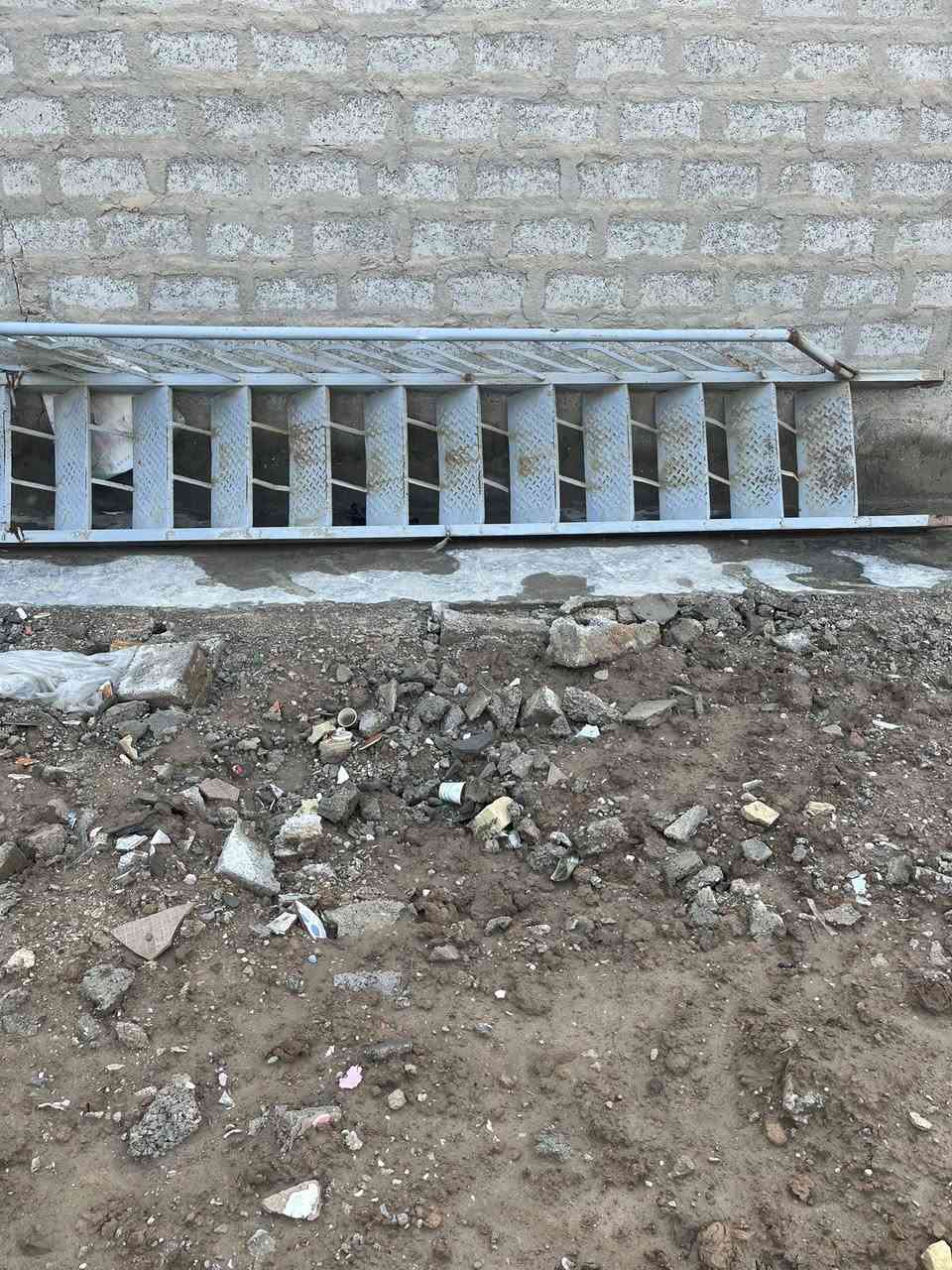 السلام عليكم درج حديد مستعمل نضيف كلش للبيع العنوان الزعفرانيه حي المختار قرب حسينية أبي طالب  في الزعفرانيةالسعر ١٠٠ الاتصال ***********
