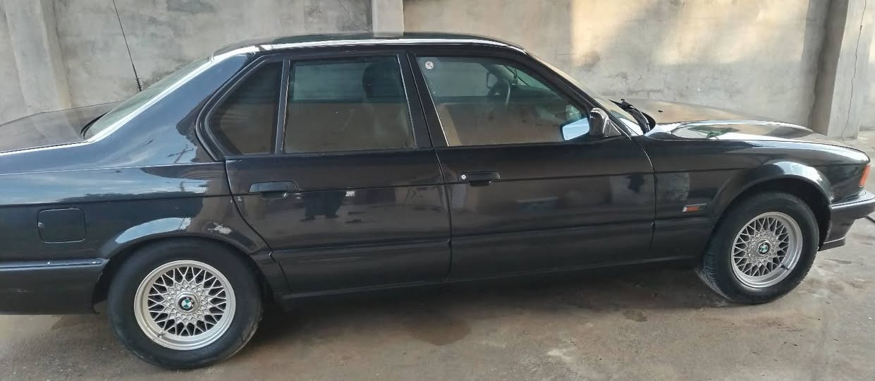 السلام عليكم. للبيع وترهم مراوس حسب القناعه انطي فرق اخذ فرق بي ام ٧٣٠ اصل محرك ٨مسكر فول اتوماتيك دبل جام معروف مواصفات ال ٨. موديل ١٩٩٢ رقم نينوي اللماني سنوية لل ٢٩ طخم امامي وخلفي محرك گير سياره جاهزه جديد شرط السيارة عجينه تبريد تدفئه شقال منظومة زينول طخم تاير. شرط التحويل. السعر ٦٥ بالنقد.. وترهم اقصاد حسب الاتفاق اقل مقدمه ٣٥ مع الضمانات. للأستفسار *********** متواجد ع الفيس
