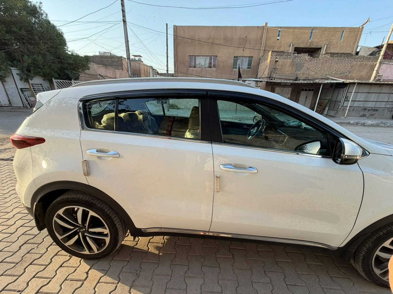 السلام عليكم للبيع كيا سبورتج 
خليجي مديل 19 شكل 20 بغداد مواصفات بيسك محرك 2000 ماشية 77 بدون صبغ 
فقط بارد سايق وشخوط بسيطة باب ورة سايق 
مري شفط  تحكم ستيرن 
حساس امامي خلفلي 
قطعتين تبريد
داخل لونين 
تحكم ستيرن  السعر 185 
العنوان بغداد المنصور  او ساحه ميسلون الغدير  الاستسفار ***********
