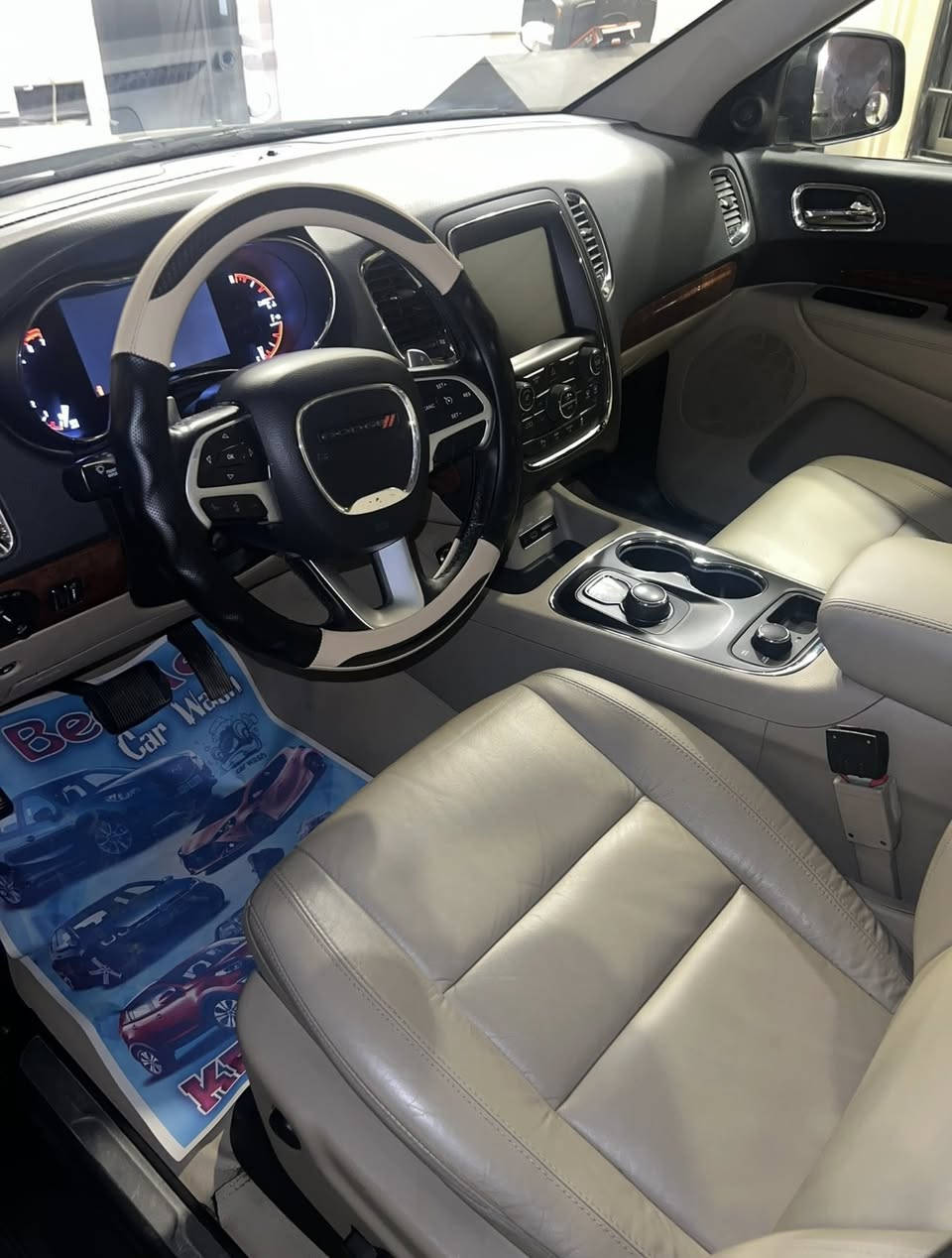 السلام عليكم
دوج دورنكوا Rt
الموديل :2016 خليجي
ماشيه :86الف كيلوا
سنويه : باسمي
لمحرك : 8 سلندر ا
الضرر: بارد بسيط في مدكر خلفي فقط
المواصفات : فول مواصفات
دواخل جلد ، كامرة ، حساسات ، شاشه كبيره ، تنته،مصابيح زنون ، تشغيل عن بعد ، باقي المواصفات المعروفه.
السعر : 245
الاستفسار ***********
