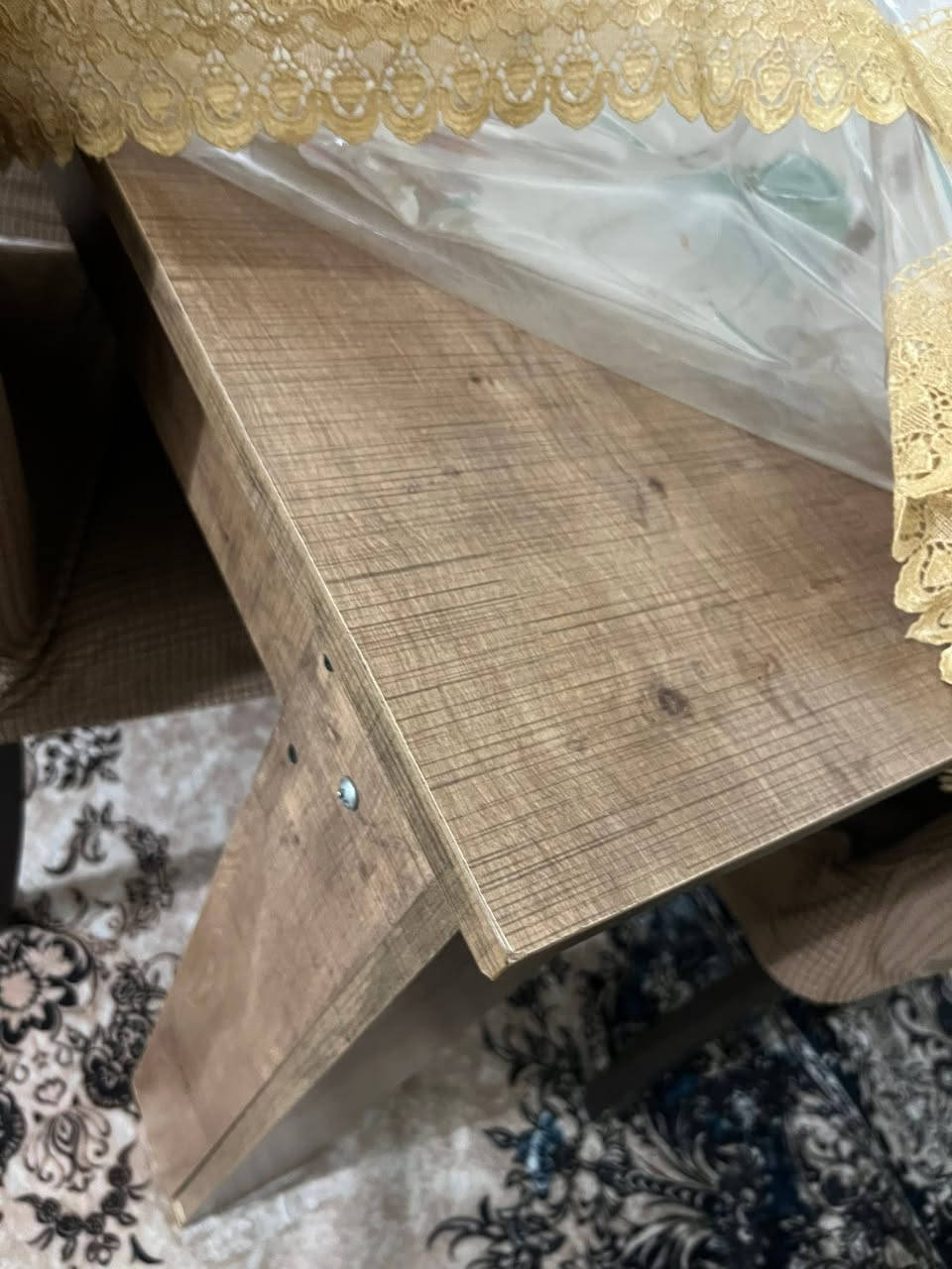 مرحبا
ميز طعام للبيع 
ابعاده ٩٠  *١٤٥. يعني كلش جبير وياه اربع كراسي 
الميز تكمه وقوي بس الكراسي جلد و مثقب ف اني مغلفته بتلبيسه 
السعر ١٥٠  مكان بغداد


**إذا كنت صاحب هذا الإعلان وتريد حذفه لأي سبب، رجاءا أرسل رسالة إلى الدعم الفني**