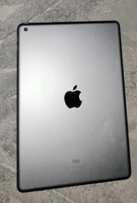 عندي 2 ايباد 9 ذاكرة 64 نضيف جداّ سعر 250 وبي مجال عنوان بغداد الامين ...