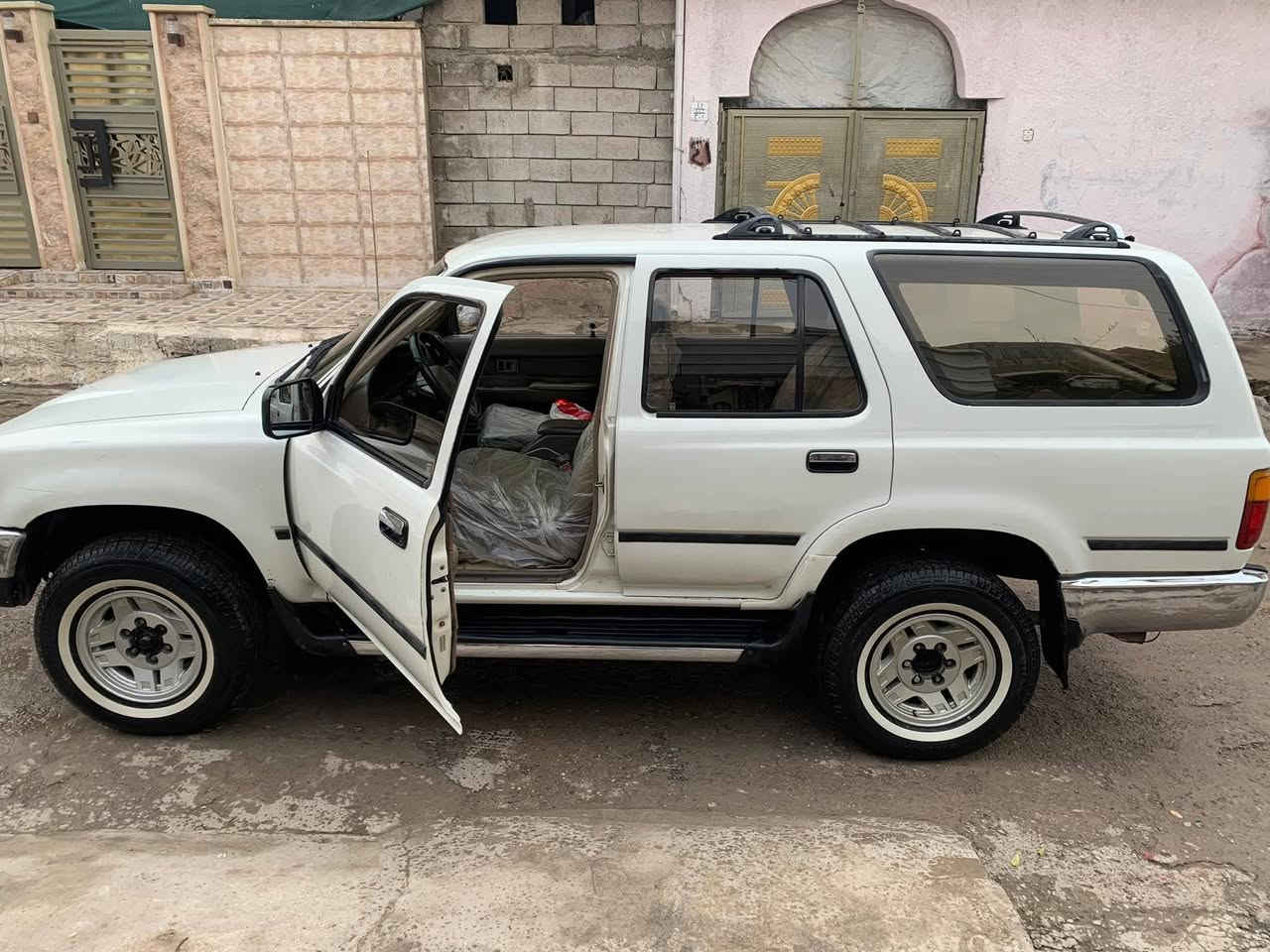 تويوتا فور رنر للبيع موديل 1995 للبيع قطره صبغ مابيها وبلا ضرر كير ومحرك بلادي مامحور  v6 3000 كير توماتيك وجامات كهرب قفل مركزي سياره بلاديه وشرعيها بل موصل تحويل السعر 65$ بيها مجال ***********
