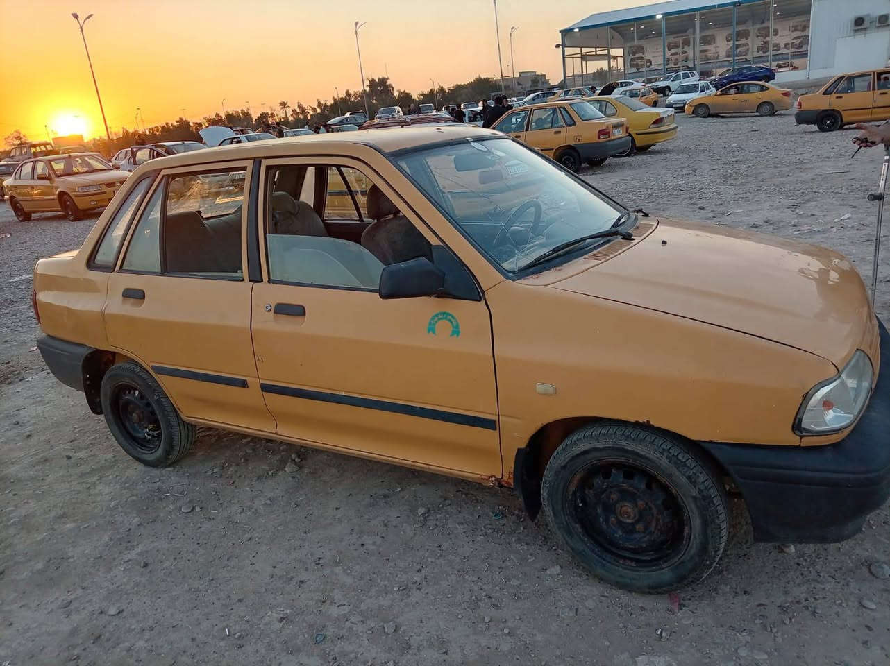 سايبا موديل 2013 بسمي مصفره هيئه وغرامات كير ومكينه كفاله مكفولة من التبديل وشواصي تبريد شغال خياس هلات فقط 
السعر 31 وبيه مجال قليل مكاني حي اور سبع قصور
الاستفسار. ***********
