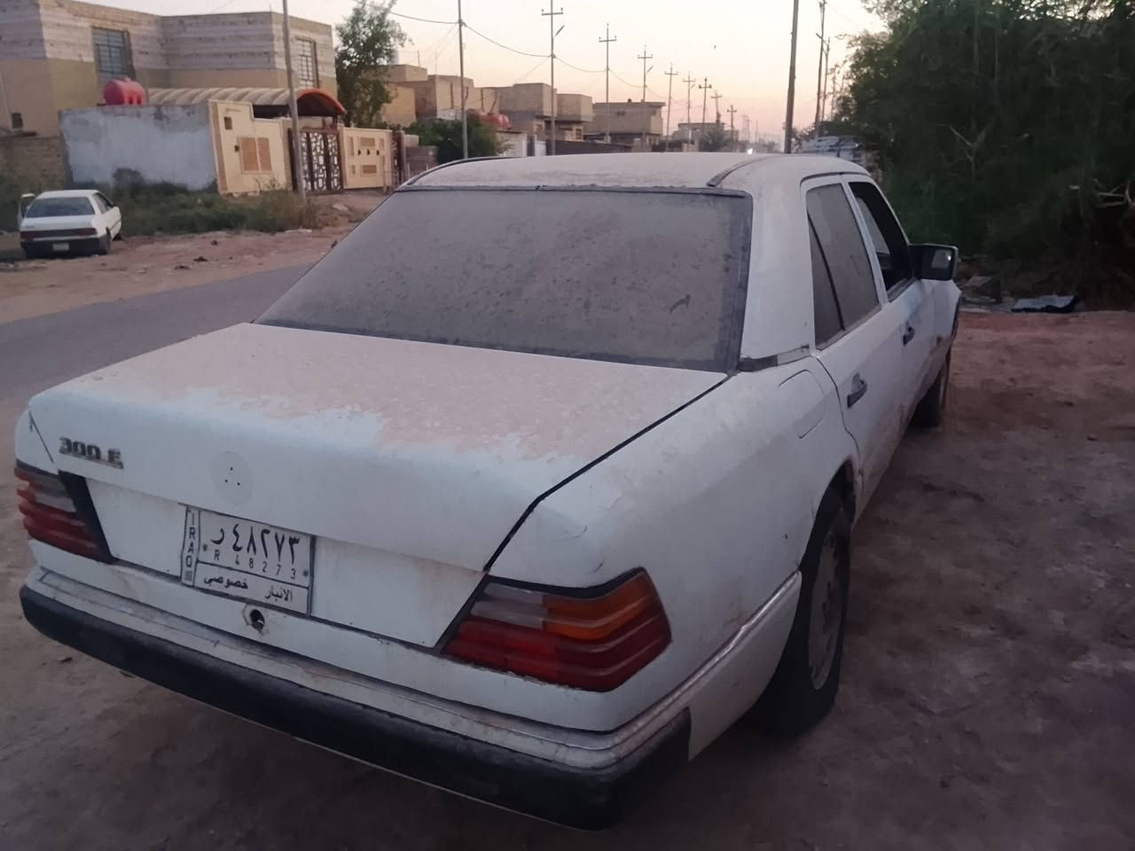 السلام عليكم البيع مرسدس دب رقم انبار سنويه مجدده 27موديل 89مكينه وكير بطه بيه صوت براص الكير جديد حداده جديده كهربيات شغاله السعر 16ورقه مكان السياره الدوانيه قضاه الشاميه رقم الموبايل ***********
