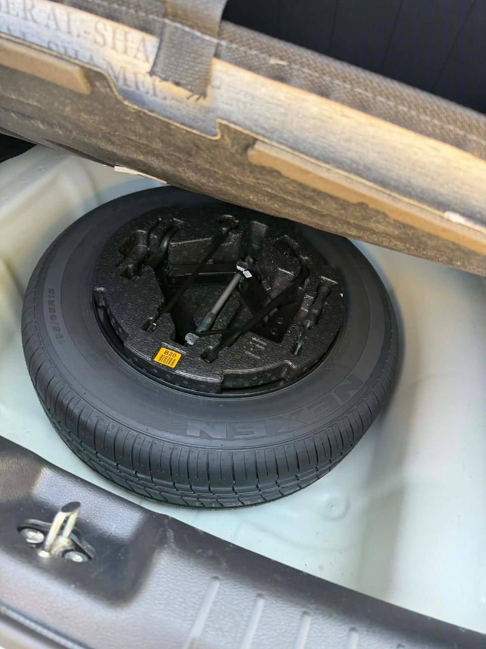 السلام عليكم عندي كيا سيراتو موديل ٢٤ بيه بارد قليل بالصندوق جديد جدا غير هاي السياره مكفوله حتى من رصعه  ماشيه ٥٠٠٠ بعده بحاله الوكاله رقم بغداد انكليزي تحكمات جهتين تبريد  مغلفه بالكامل جنطه كشنات ارضيه مكاني بغداد الشعب الاتصال على الرقم ***********
