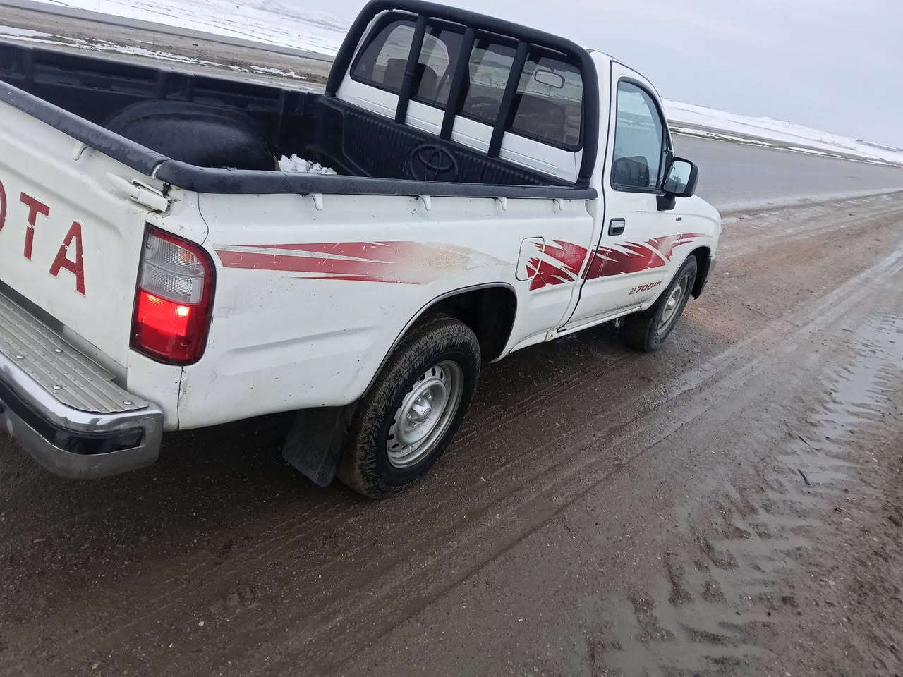 سلام عليكم للبيع بيكم 2004 جديد كير محرك مامفتوحات رقم الماني بسمي سنويه  لل28 تحويلك بل موصل رقم بابل بيها تلكيطات صبغ تواير اربعه جدد باتري جديد دوشمه جديده تبريد تدفئه سياره جديده ربع ماتحط  عليها مكانها الموصل جانب الأيمن الرقم ***********اسيا ***********
