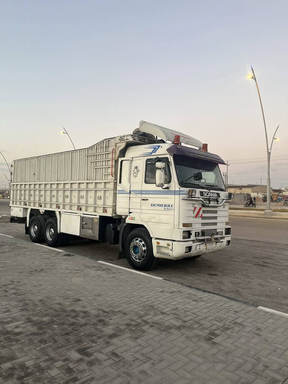 سلام عليكم اسكانيه للبيع مديل 1994 سياره مكفوله كفاله عامه مكينه 113 فحمي حجم 380 كير 900 3/3 رقم بصره بل سنويه 3 لوحات السياره خير من الله رقم راعيه ***********
