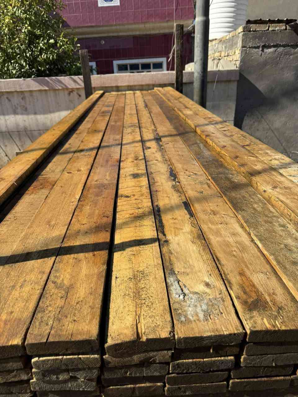 قالب خشب للبيع  عدد 15 مكعب وربع ( أنج تارس روسي شرط ) نظافته 90 بلمية ***********
