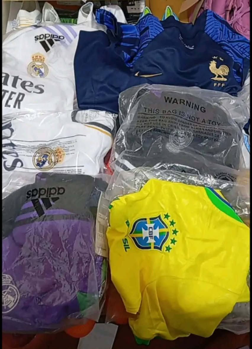 دريسات رياضي عشرين قطعه بيهن ريال وبيهن برازيلي بيهن انديه معروفه
اليحب يرسلني ويدلل


**إذا كنت صاحب هذا الإعلان وتريد حذفه لأي سبب، رجاءا أرسل رسالة إلى الدعم الفني**