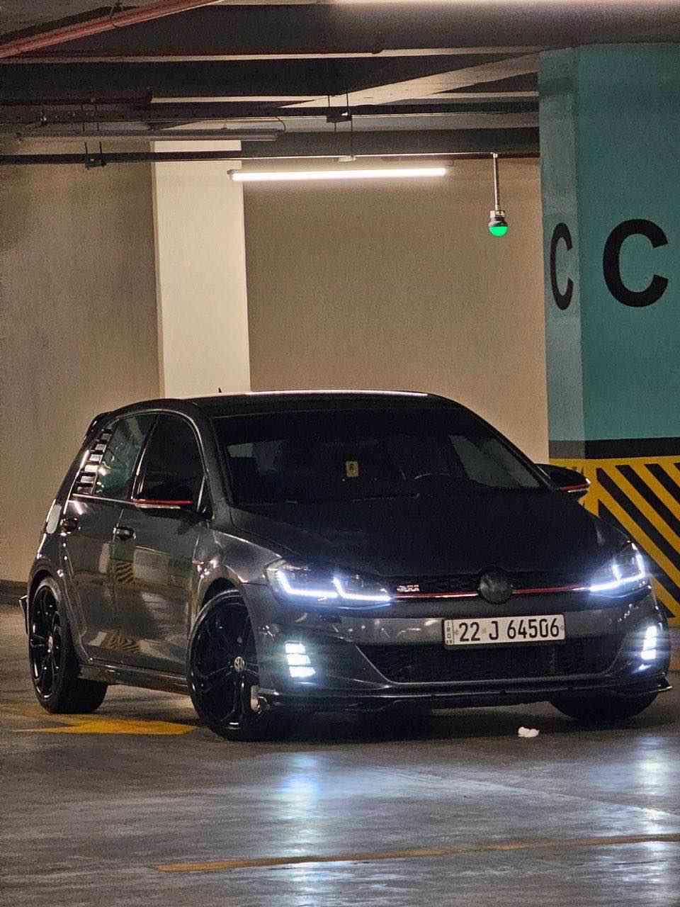 گؤلف مؤديل 2020 
گؤلف TSI پئش و پشتي كراوه ته GTI
مه كينه ي 14 تؤربؤ 8 گئري تؤماتيكه 
دوو جاره ي هه يه له كه ل شوختئك جاملغي دواوه جا كراوه 
به سئ پاجه ده ي ده م 
هه مو شتئكي به شه رته 
ته نيا دوو رئربگي ته قيوه دادراوه ته وه 
122 مه جالئكي زوركه م
*********** أربيل, العراق
