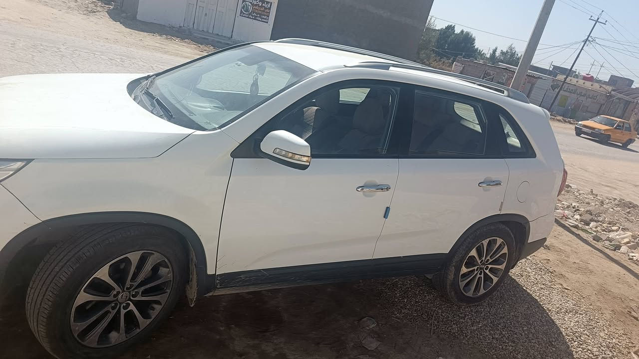 سلام عليكم شباب عندي سورنتو 2015خليجي مكينه V6 رقم بغداد  حادثها خشم خاملغ و خشم لبنيد بدون دواخل بدون ايرباك اريد مراوس بجارجر ***********
