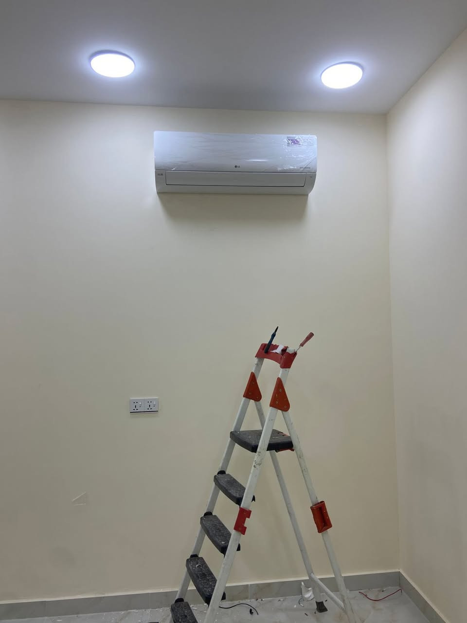 ❄️ بِسْمِ اللهِ الرَّحْمٰنِ الرَّحِيمِ ❄️🌟
🔥 أقوى عروض شهر شباط لتنصيب وصيانة السبلت – شغل مضمون 100% 🔧🔥

خلي بيتك دافي بالشتاء ☀️

وجاهز للصيف من هسه ❄️🧊

📞 للحجز والاستفسار:

***********

***********

***********

هل السبلت عندك صار ضعيف؟

يحتاج تنظيف؟

أو الغاز ناقص؟

لا تتعب روحك!

خدمتنا توصل لباب بيتك وبأقل الأسعار وأعلى جودة 👌💯

🧰 خدماتنا تشمل:

• تنصيب جميع أنواع السبالت (منزلية وتجارية)

• تنظيف احترافي للسبلت + تعبئة غاز

• صيانة كاملة مع تبديل قطع أصلية

• تبديل كمبريسر

• شحن غاز 410 و 22

🆕 خدمات إضافية:

• صيانة وتنظيف جميع أنواع السبالت

• تنظيف البيوت الجديدة من الأتربة وبقايا البناء

• تنظيف الشبابيك والزجاج تنظيف كامل

• نقل الأغراض والأثاث داخل البيت أو من بيت لبيت

• شد نقاط كهربائية

• ربط وايرات وتصليح أعطال كهرباء

• تصليح السخانات الكهربائية

• تصليح كهربائيات وشغل بسيط داخل المنزل

🛠️ الضمان:

• ضمان لمدة أسبوع كامل على كل خدمة

🏠 مناطق العمل:

📍 بغداد – الكرخ والرصافة

📍 كربلاء

📍 النجف

📍 بابل

📍 الأنبار

📍 الكوت

🟢 خارج بغداد: متوفر التنصيب بشرط وجود 4 سبالت أو أكثر

💥 عروض وخصومات خاصة بشهر شباط 💥

✅ جودة عالية

✅ سرعة بالإنجاز

✅ أسعار تنافس الجميع

✅ خصم 20% إذا عندك أكثر من سبلت

✅ وما نطلع من يمّك إلّا وإنت راضي 100%

📩 للتواصل فقط عبر الاتصال أو واتساب:

📲 ***********

⚠️ غير متواجدين على الماسنجر

📵 مراسلة واتساب فقط لضمان الرد السريع

❤️ خدمة مجانية لتنصيب وتصليح السبلت للعوائل المتعففة – نحتسب الأجر لله ❤️

🌟 خدمتكم شرف إلنا… ونتمنى رضاكم ودعاؤكم حتى نسترزق بهالأيام ❤️
