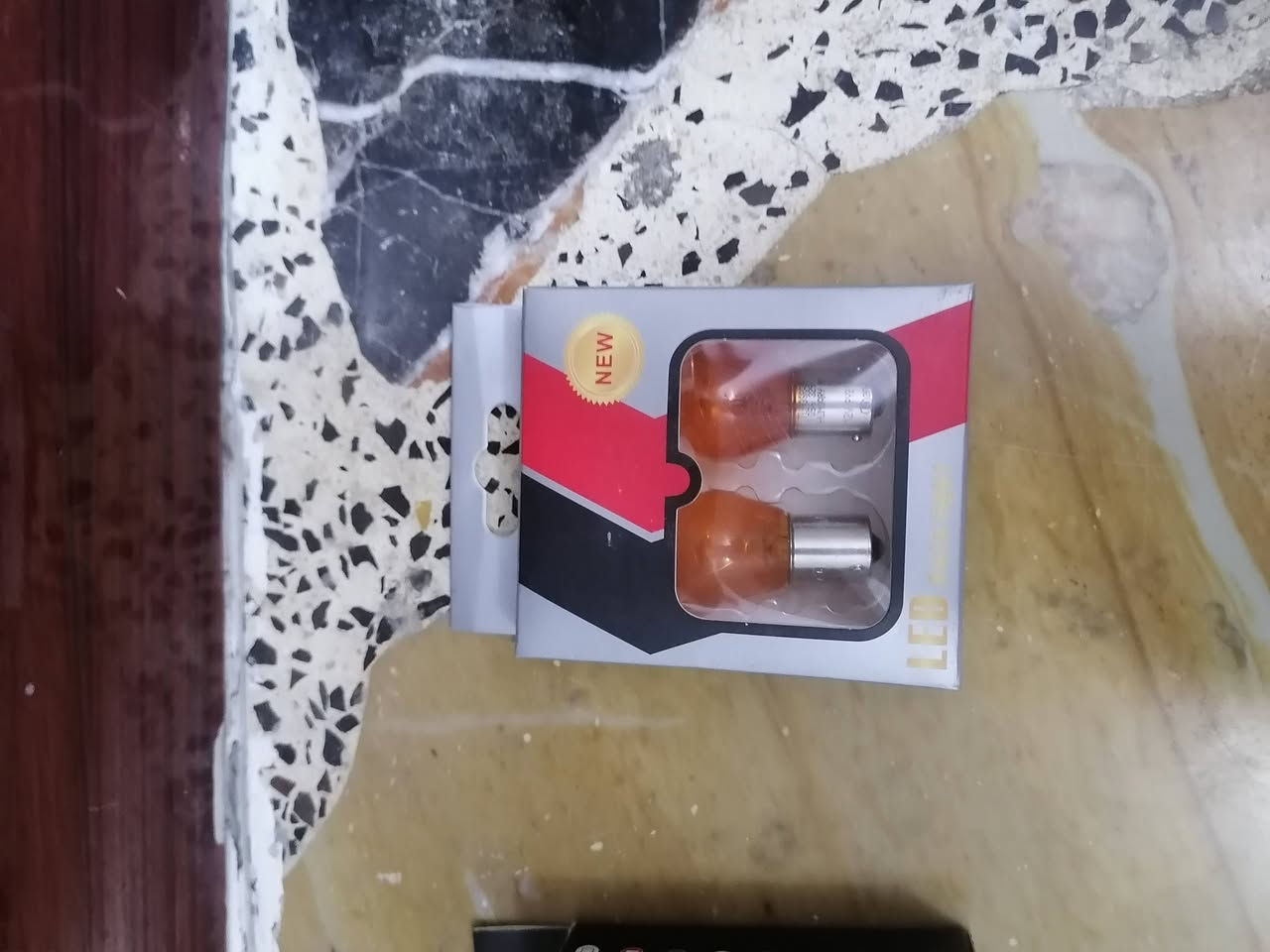 سلام عليكم اخواني الأعزاء غراض نيفاره للبيع كب اصلي وقايش اصلي استخدام قليل وكلوبات لد وعادي اشاره وكلوب لايت زنون اصلي ومفتاح مال عبوه هوه واللقمه مالته  ومثلث مال صوندات التدفئه اصلي تفصيخ *********** مكاني العماره
