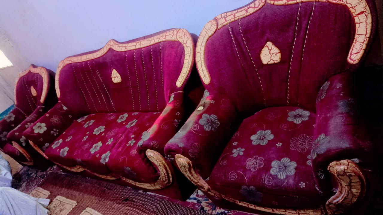 المكان بابل /قضاء القاسم /حي الجمعيه /شارع الخريبه
تخم قنفات 4 كراسي و2 قنفات 
طول التخم 8 أمتار ونص
معرض كلاسلك الطول مترتين و10 سنتيم 
العرض 2متر و40سنتيم
للاستفسار ‏‪0772 312 7318‬‏
