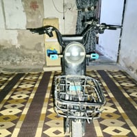 السلام وعليكم دراجه شحن للبيع السعر 300 وبيها مجال سبب السعر بطارياتها...