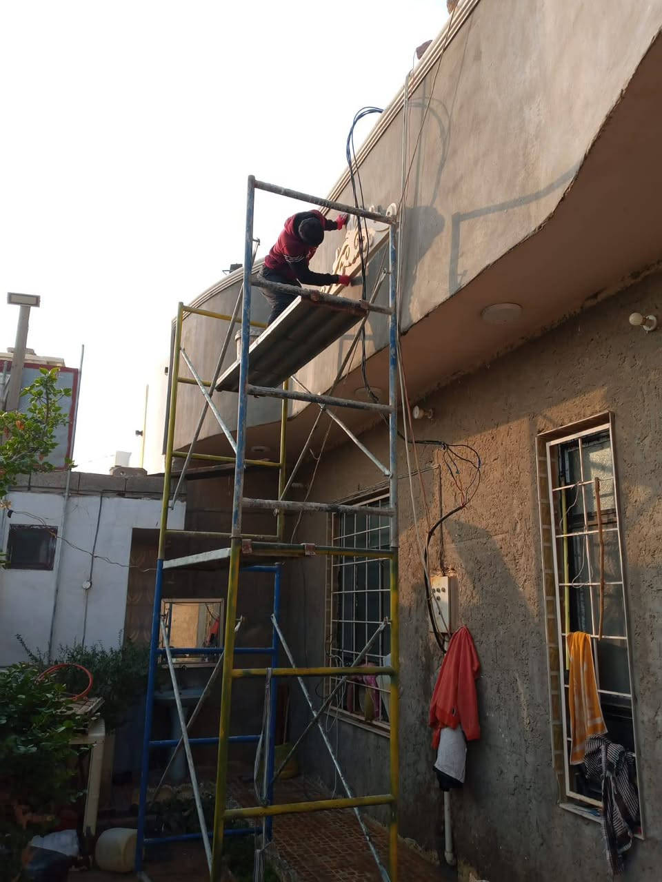 سلام عليكم البخ درجه الاوله واجهيات
صبغ ديكورات واجهيه للستفسار تواصل ***********
