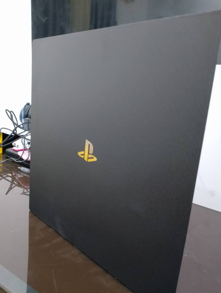 السلام عليكم شباب بلي ستيشن 4 برو 

مهكر نظام 12.2 ونظام كامل الملحقات مع 

الالعاب جوستك واحد  لوك استيكر  310 الف

ويتوفر توصيل لكافة المحافظة 5 الف 

لتواصل  *********** النجف, العراق
