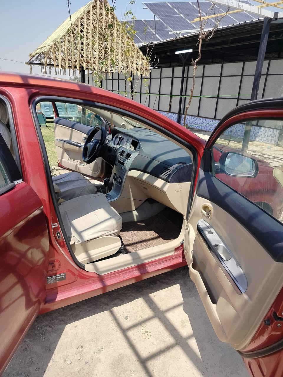 #للبيع_اومراوس

كريت ول فولكس _ Great Wall Voleex C30 

 موديل 2012، السيارة باسمي.

السيارة جانت تشتغل طبيعي، بالليل طفيتها، الصبح صارت 
تدور (ستارتر) لكن ما تشتغل.
بس تدير تريد تاخذ وتطفى 
 

بدلت:
- فيت بام
- النوزلات
- حساس الإكزوز
- مجاول
 النوزلات
-  بطارية جديدة بعدها بالكارتون

وما زالت نفس المشكلة، يمكن مجرد فيوز أو شغلة بسيطة، وأنا ما عندي وقت أركض وراها،عندي دوام وتاركها
 لذلك قررت أبيعها بهالحالة.

اللي عنده خبرة أو يعرف يصلحها يتفضل، 
مكاني بغداد الدورة 
***********

 38 والسعر .
